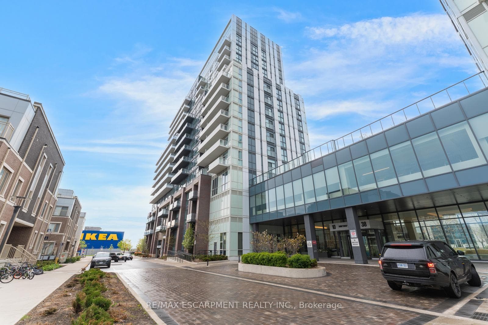 10 Honeycrisp Crescent Unit 1120