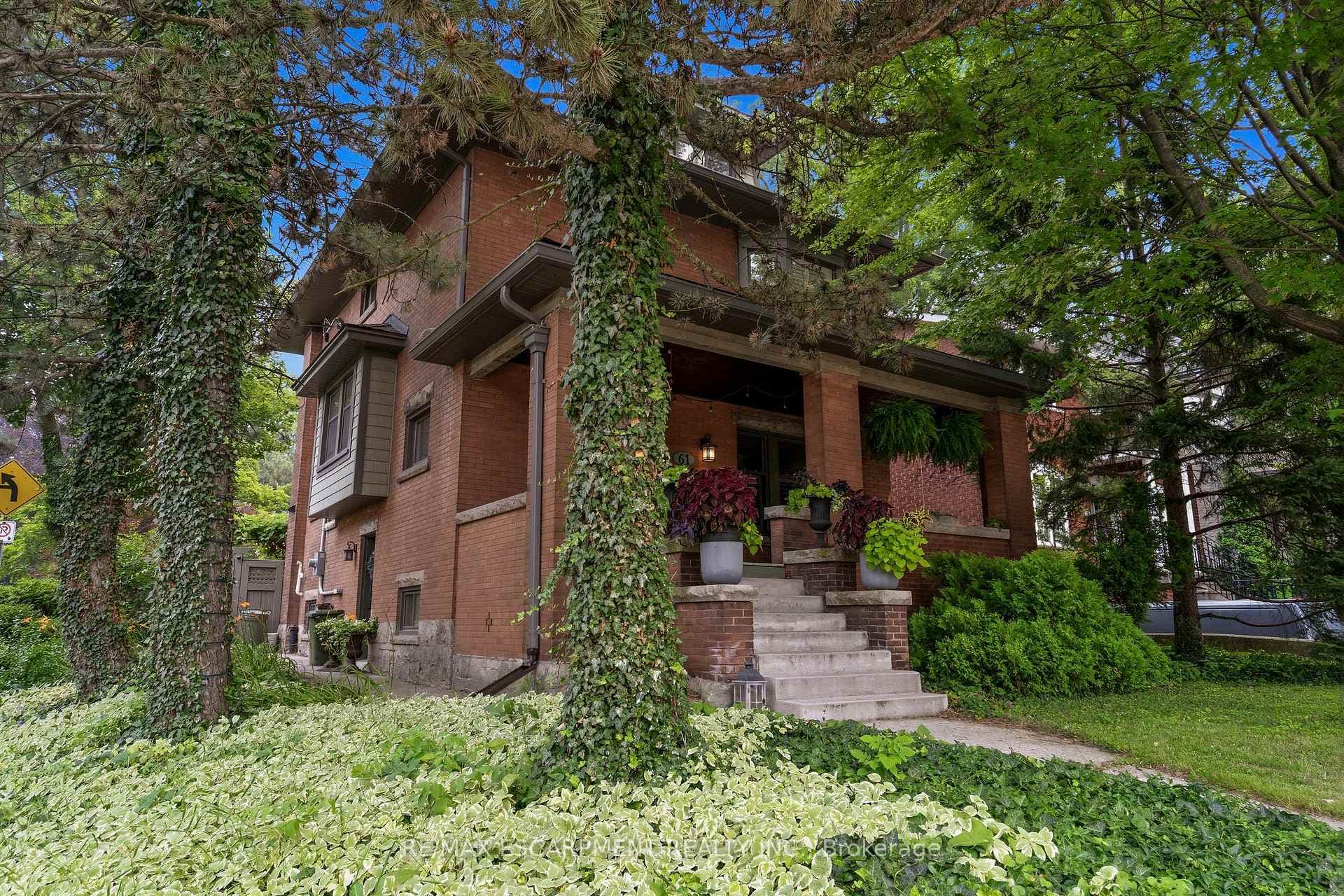 61 MOUNTAIN Avenue
