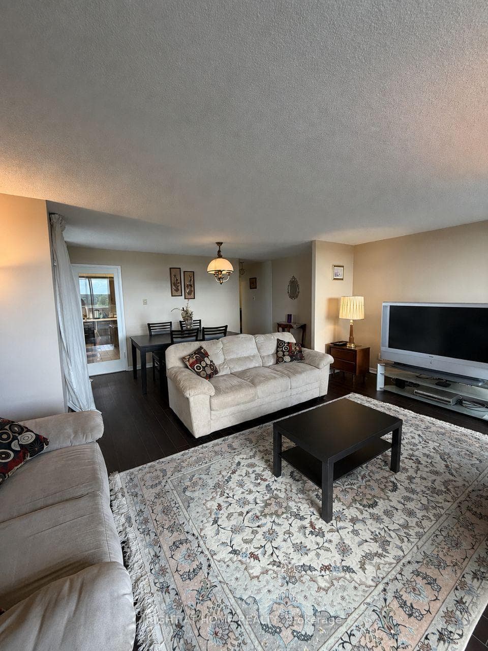 60 Inverlochy Boulevard Unit 802