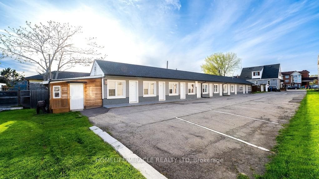 7742 Lundys Lane