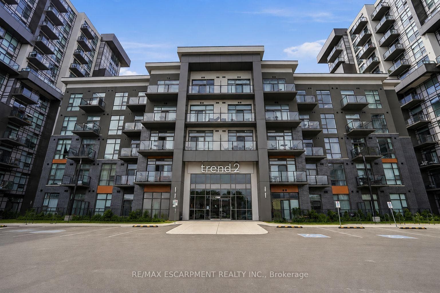 460 Dundas Street Unit 112