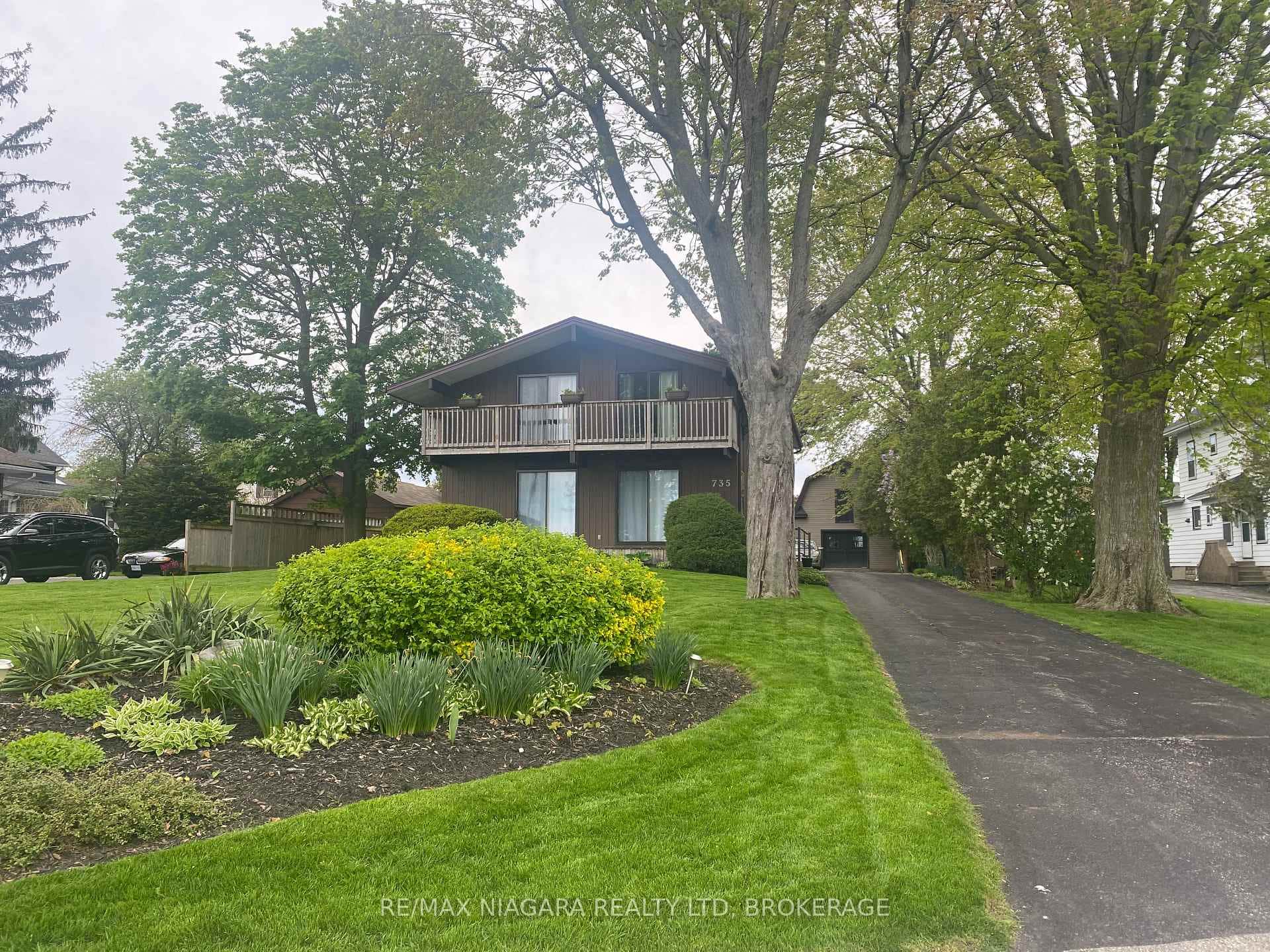 735 Niagara Boulevard