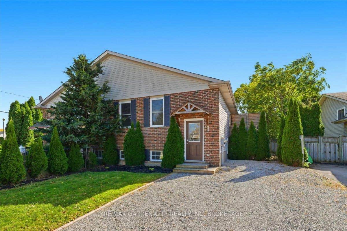 4 FOX TRAIL Drive