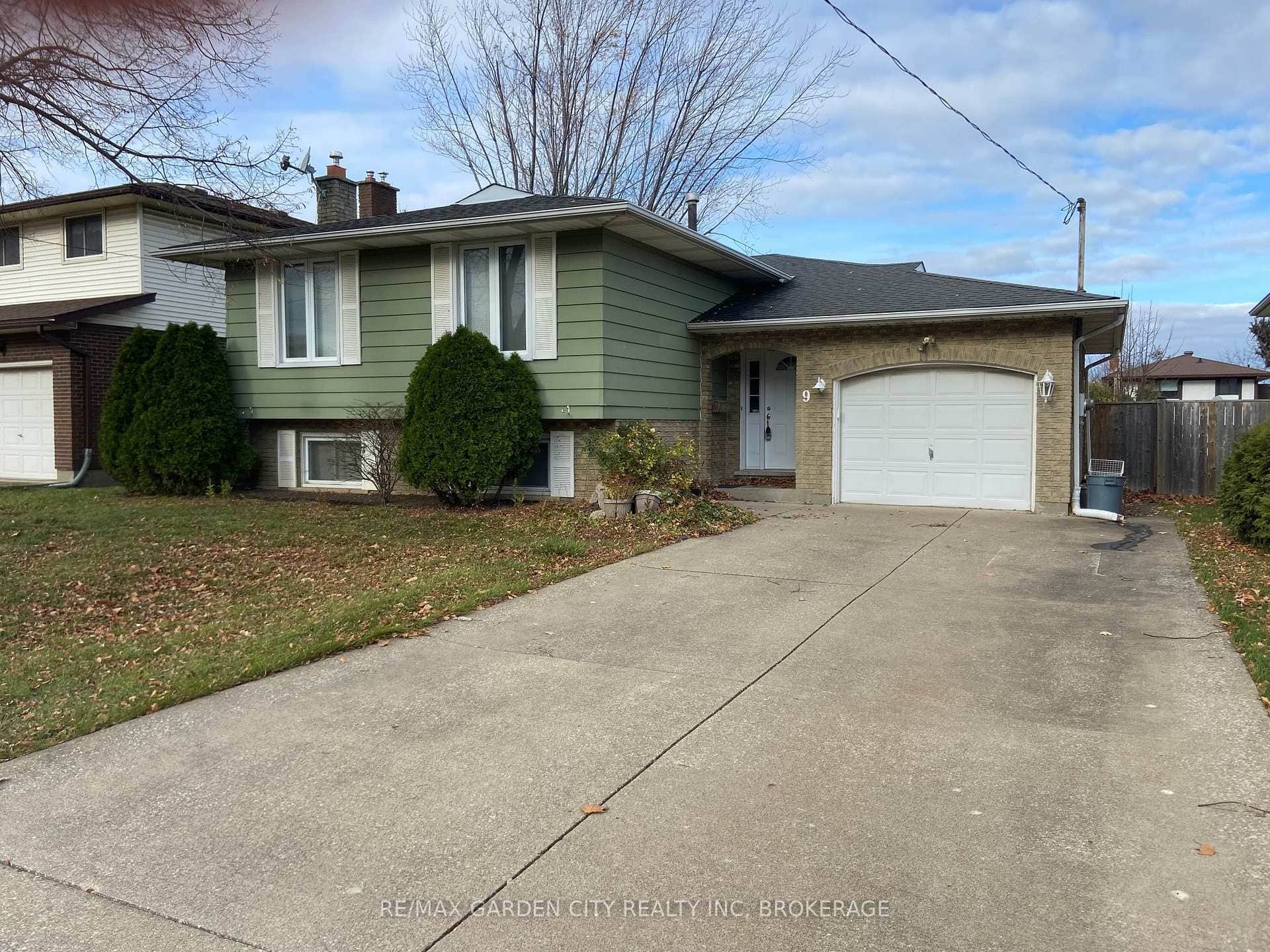 9 STONEGATE Drive Unit Upper