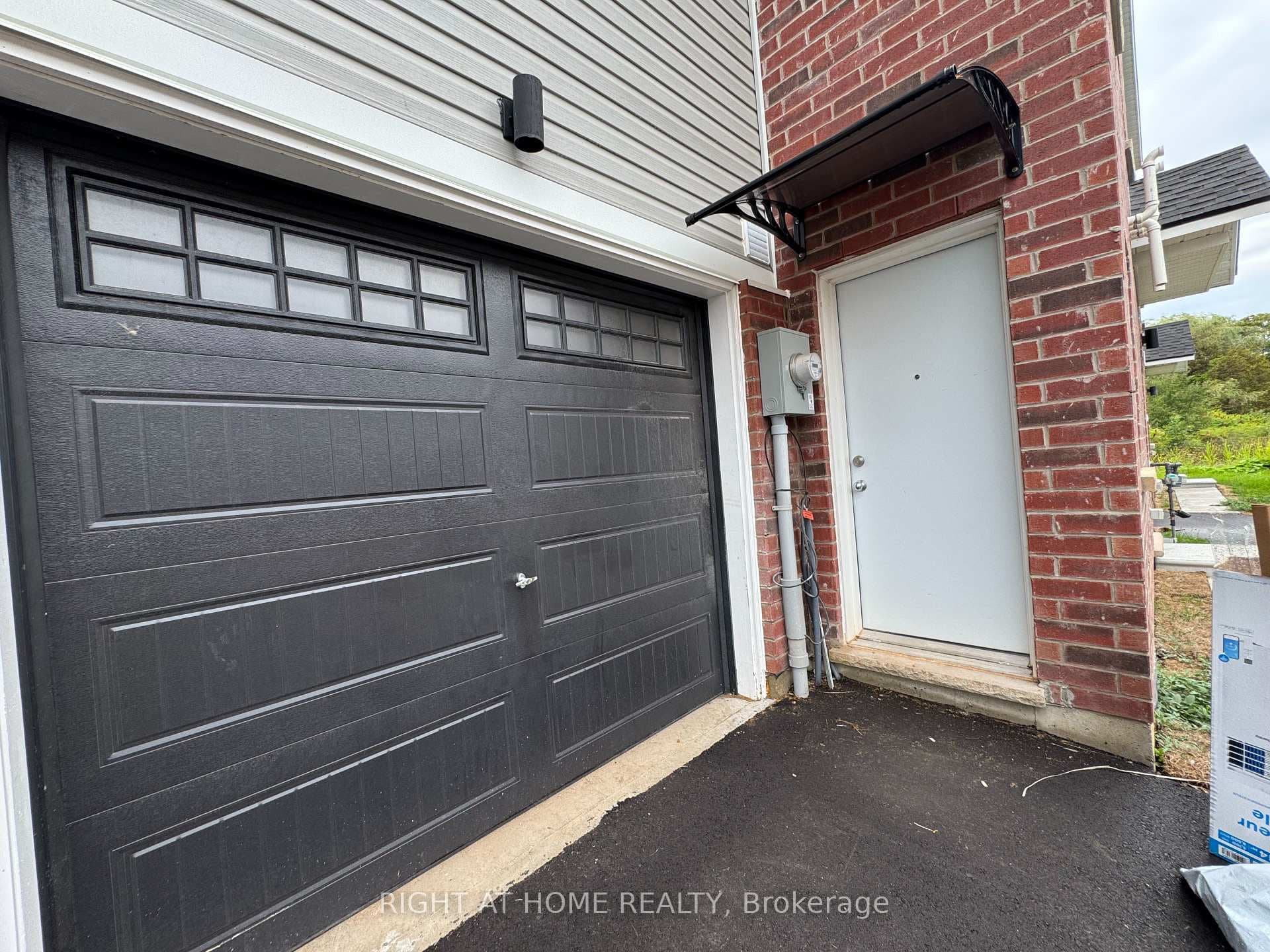 107 Highriver Trail Unit (LOWER)