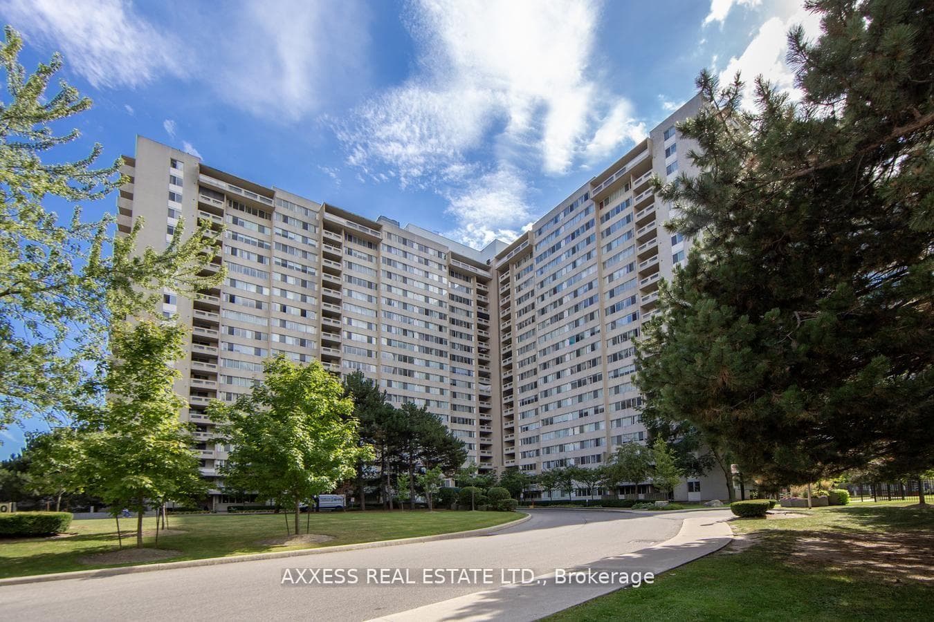 3590 Kaneff Crescent Unit 609