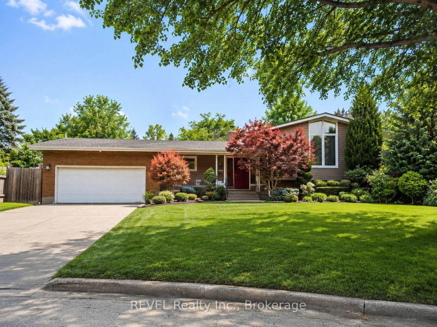 7285 Rolling Acres Crescent