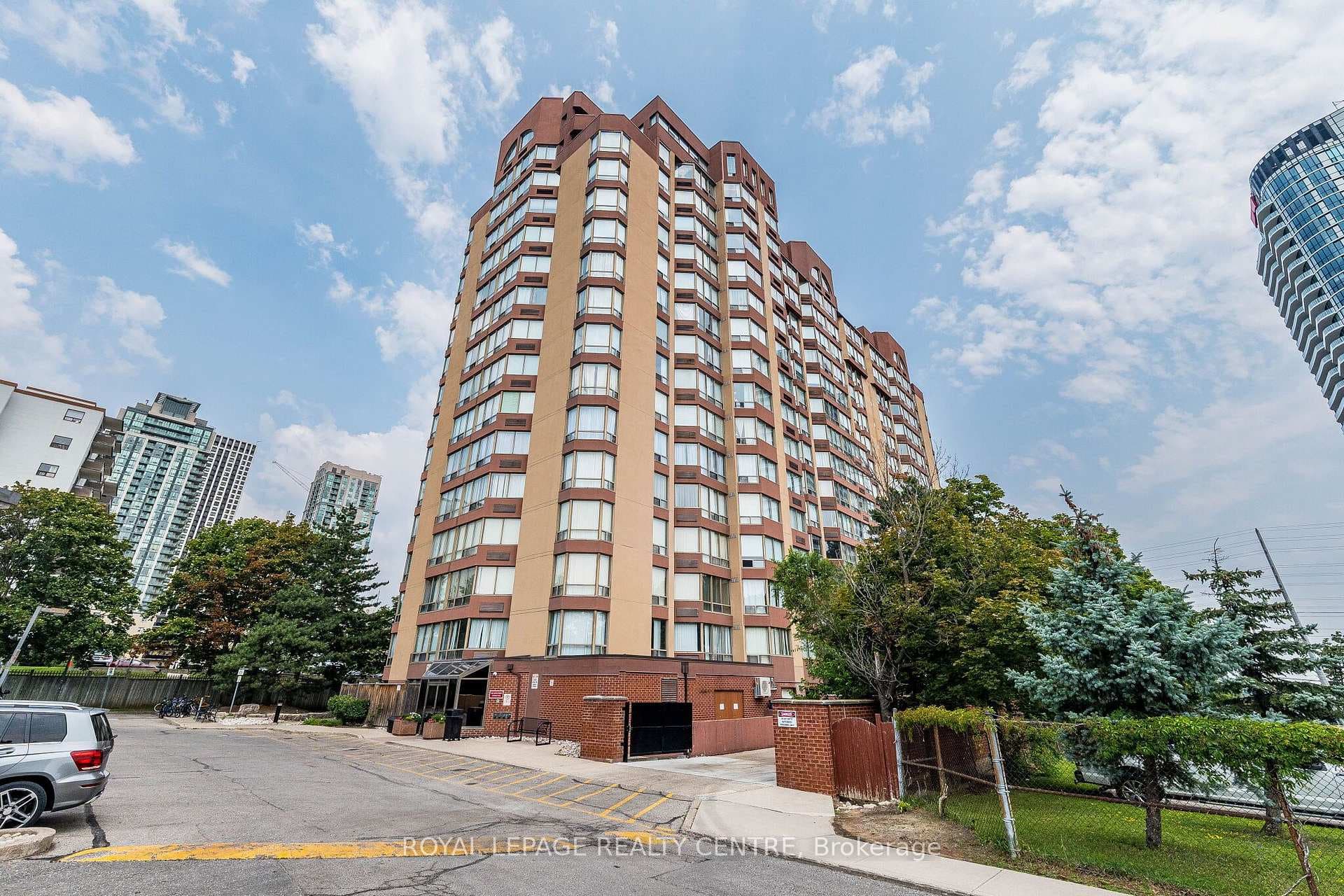 25 Fairview Road Unit 807