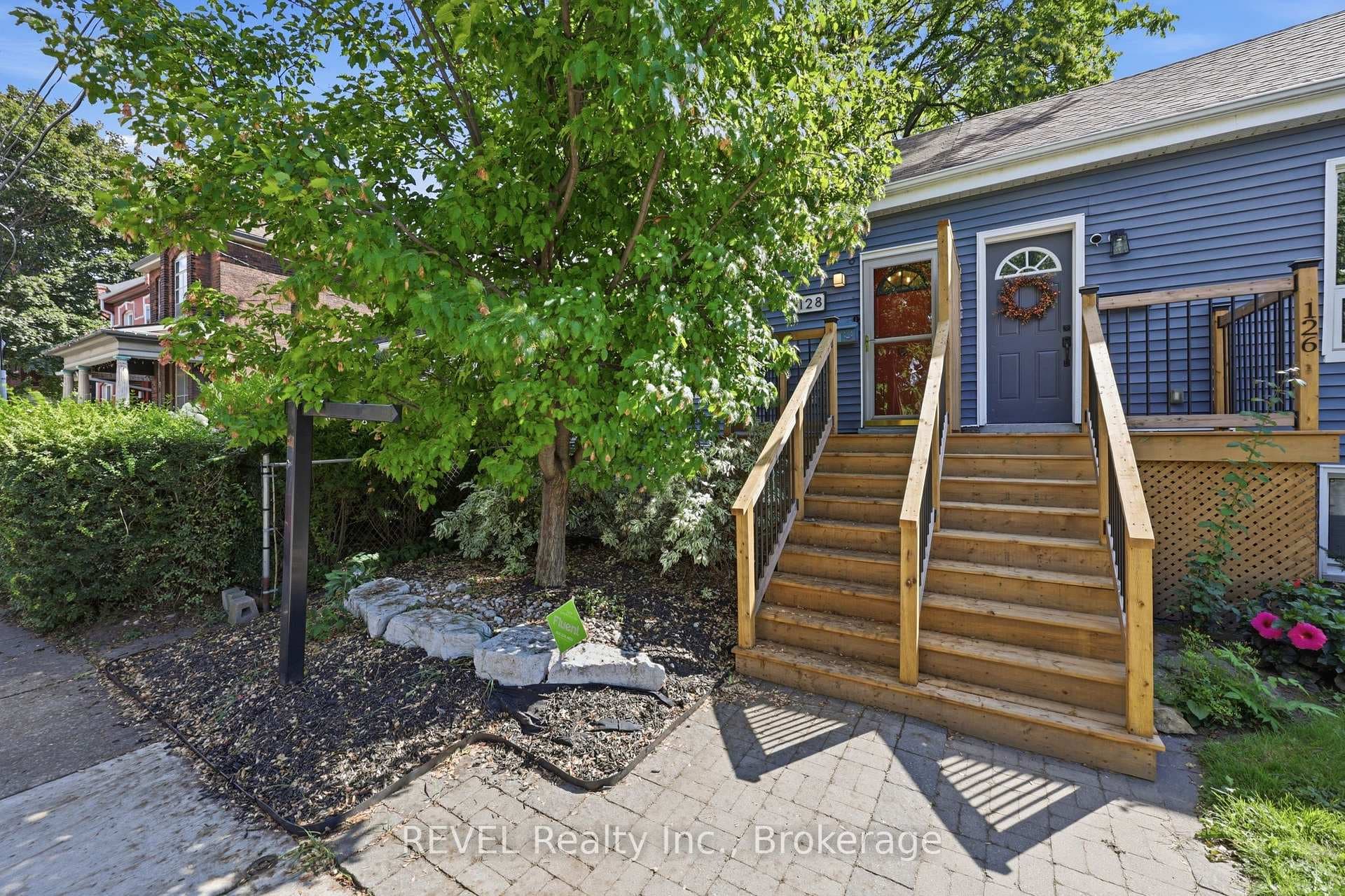 128 Robert Street