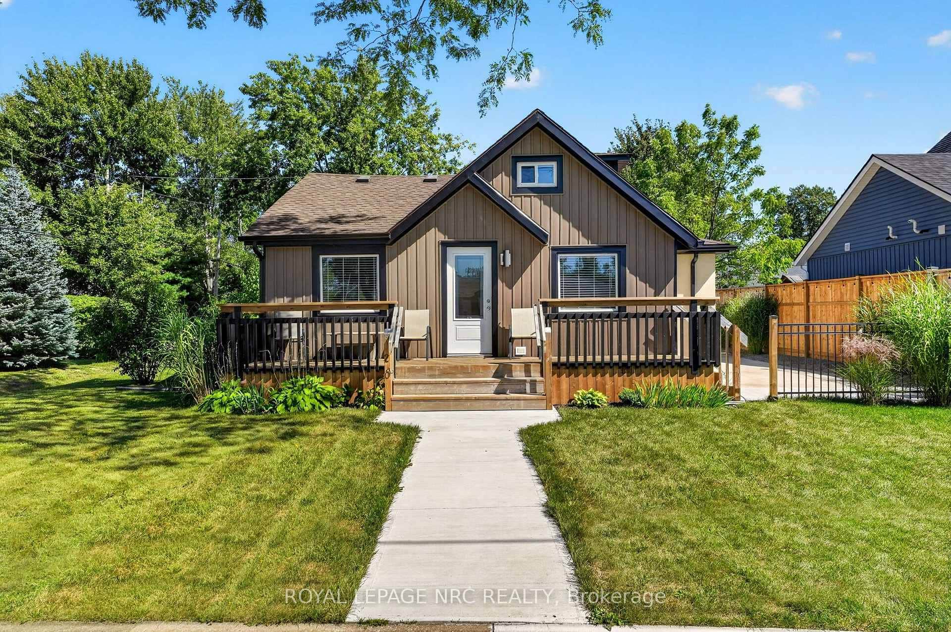 220 ROSEWOOD Avenue