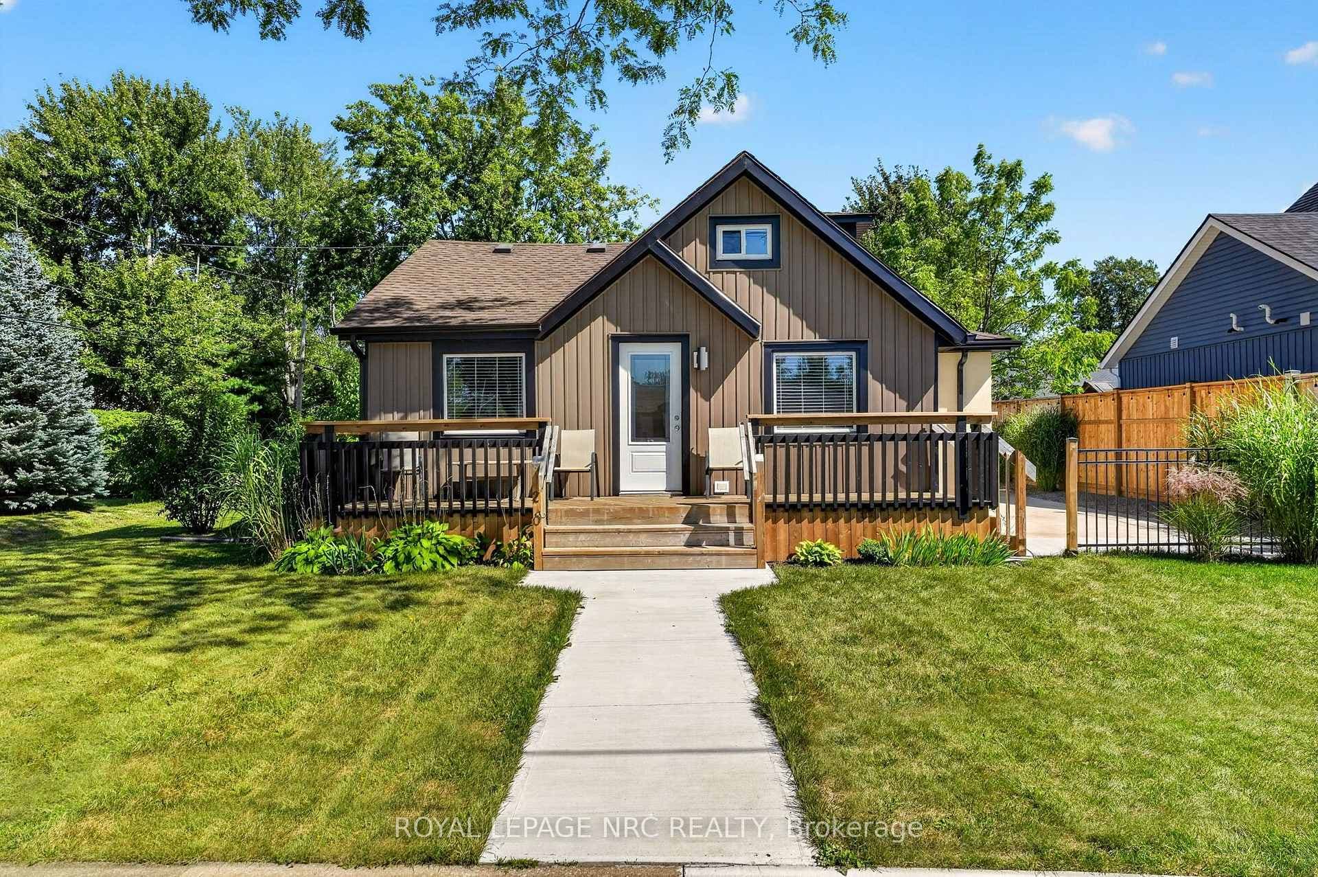 220 ROSEWOOD Avenue