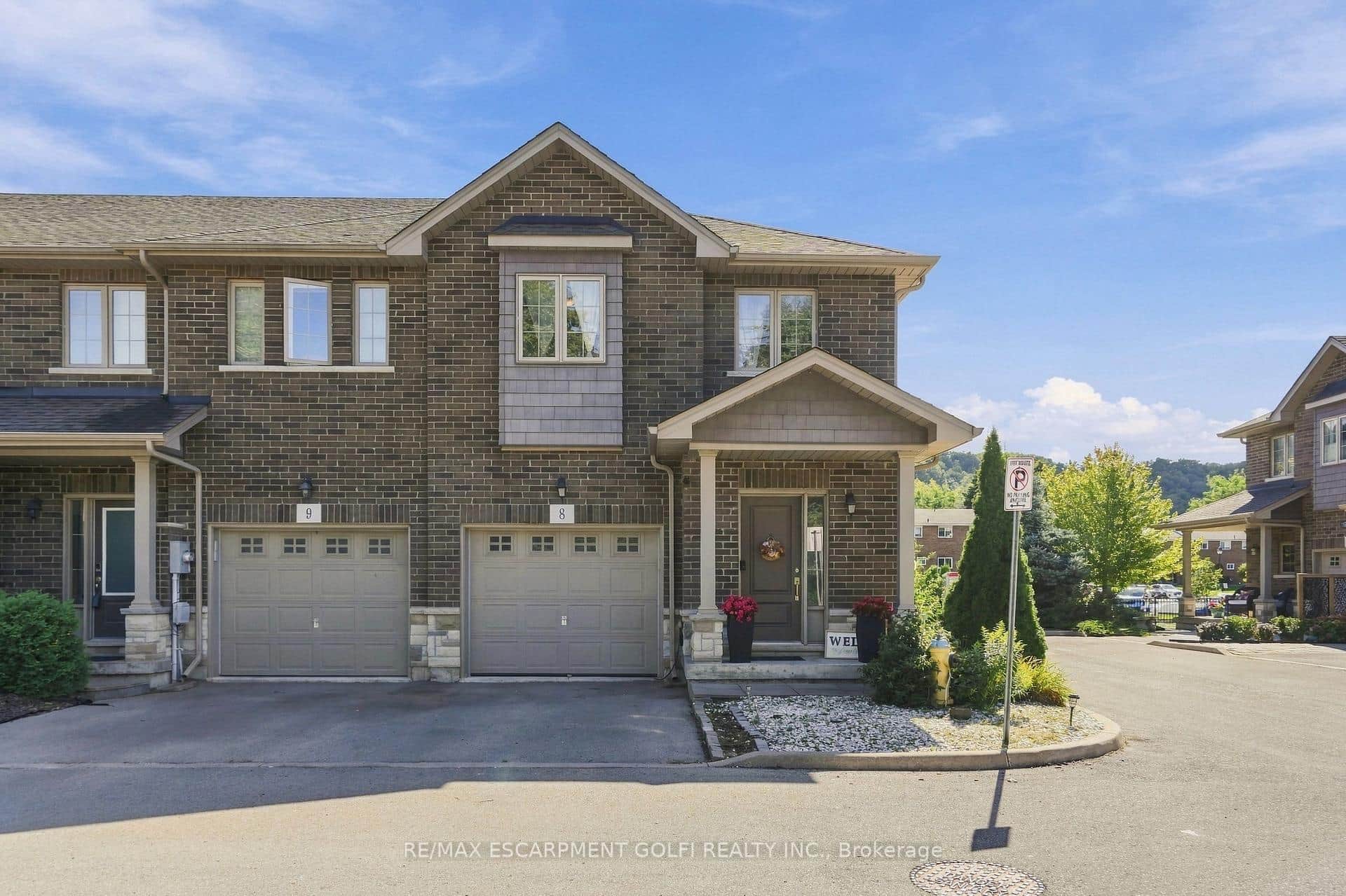 43 KERMAN Avenue Unit 8