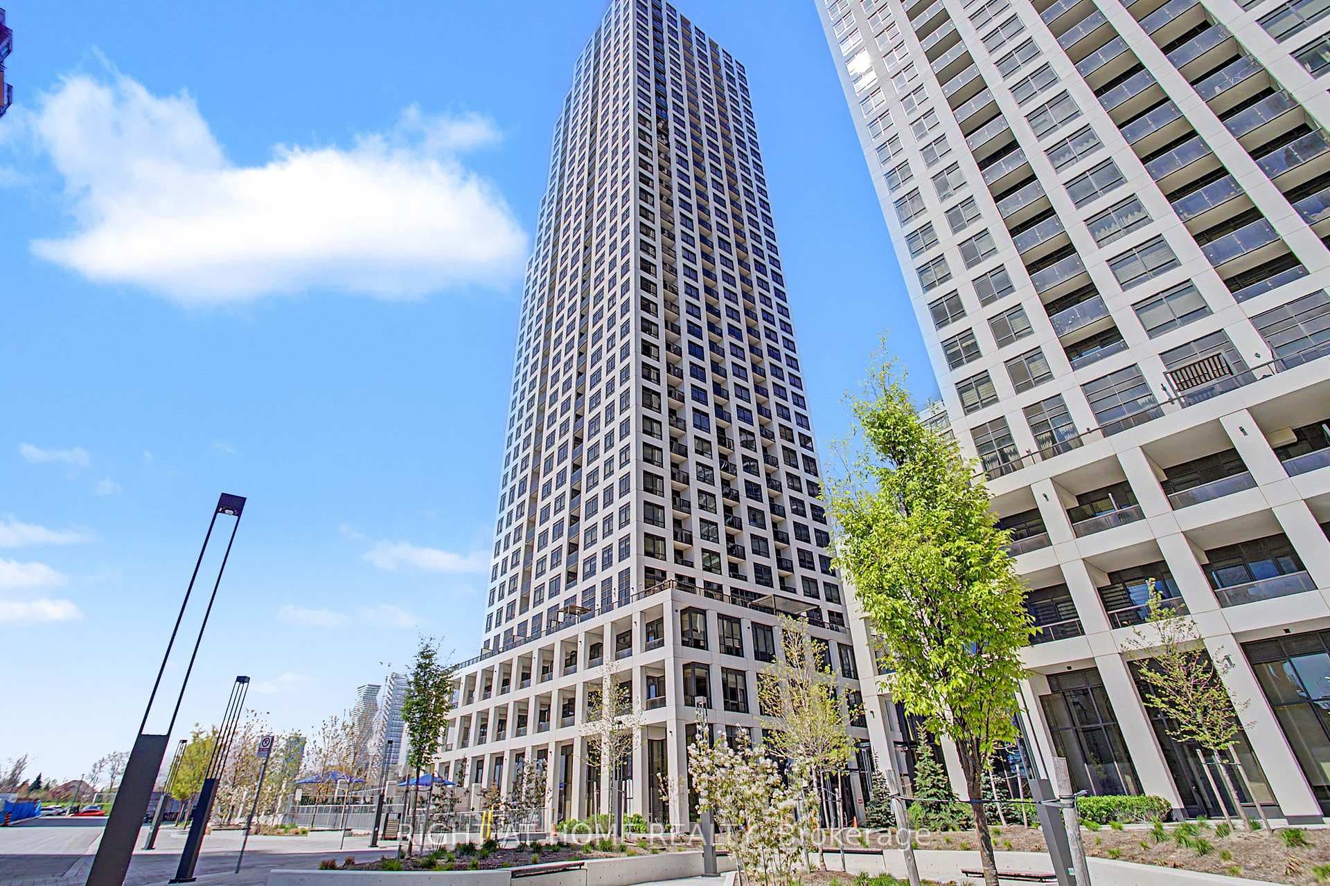 36 Elm Drive Unit 3202