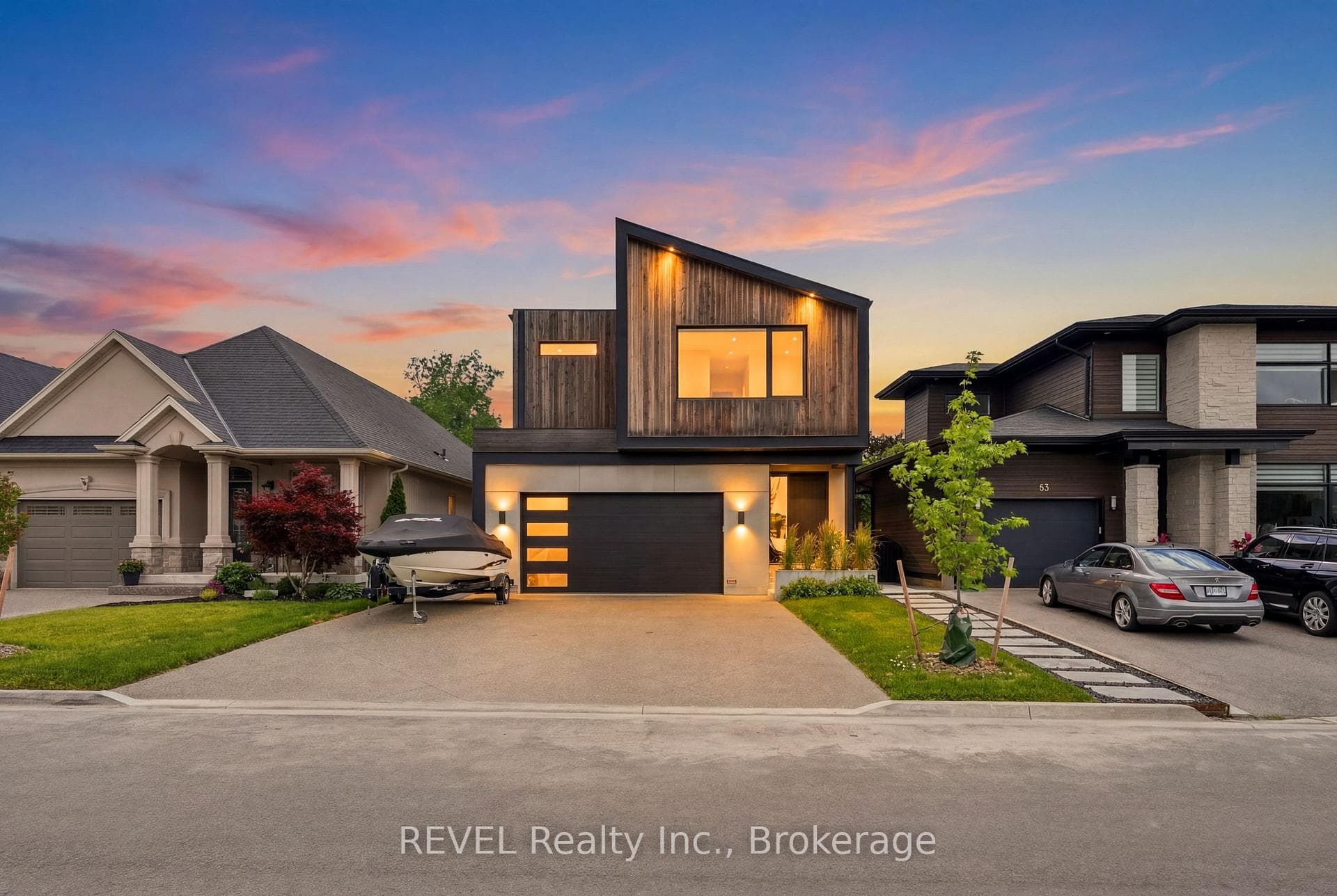 81 Mackenzie King Avenue
