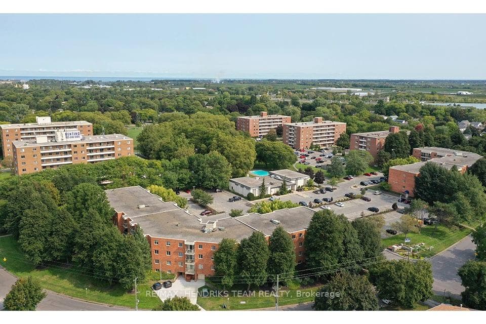 49 Leaside Drive Unit 303