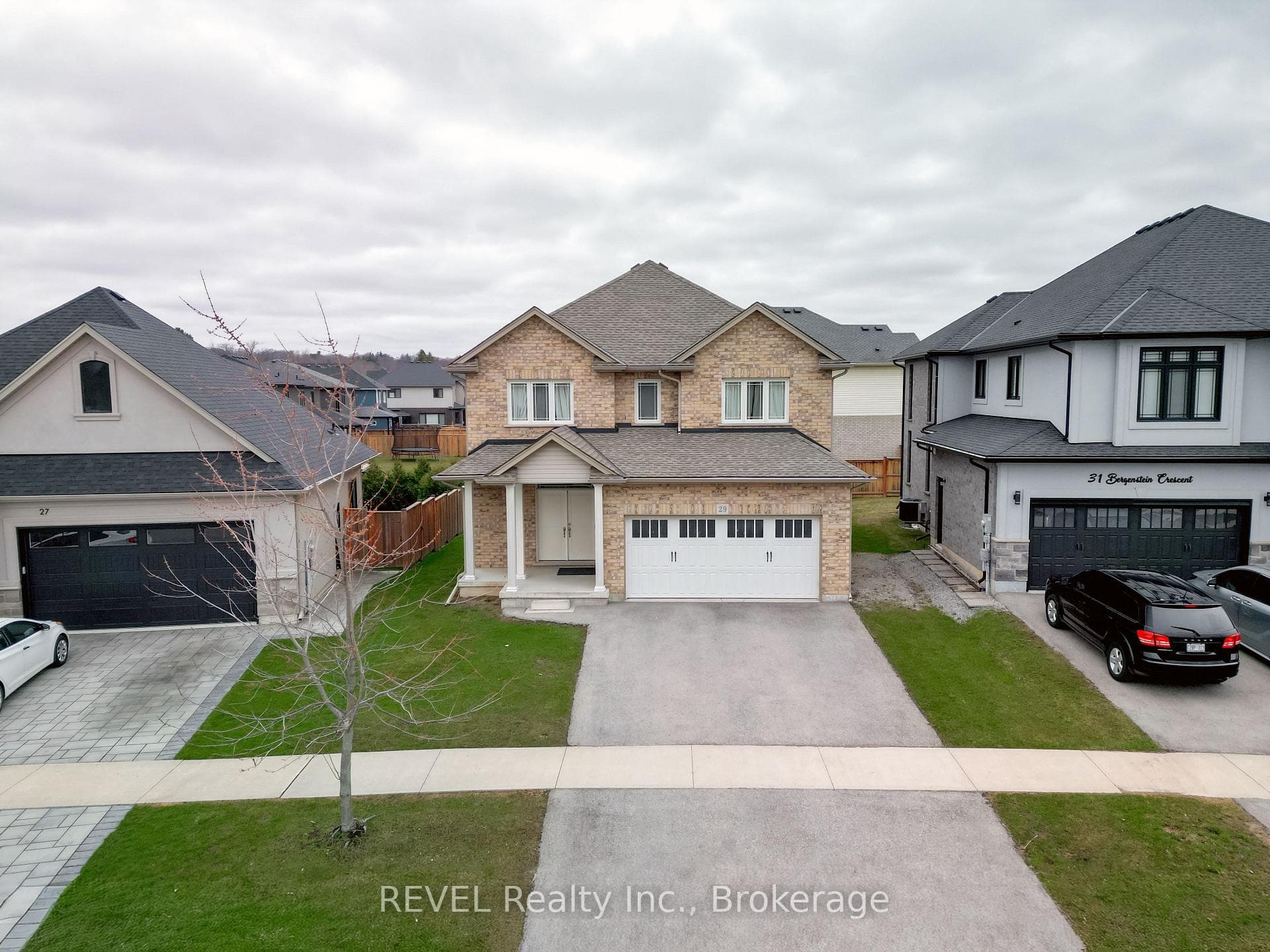 29 BERGENSTEIN Crescent