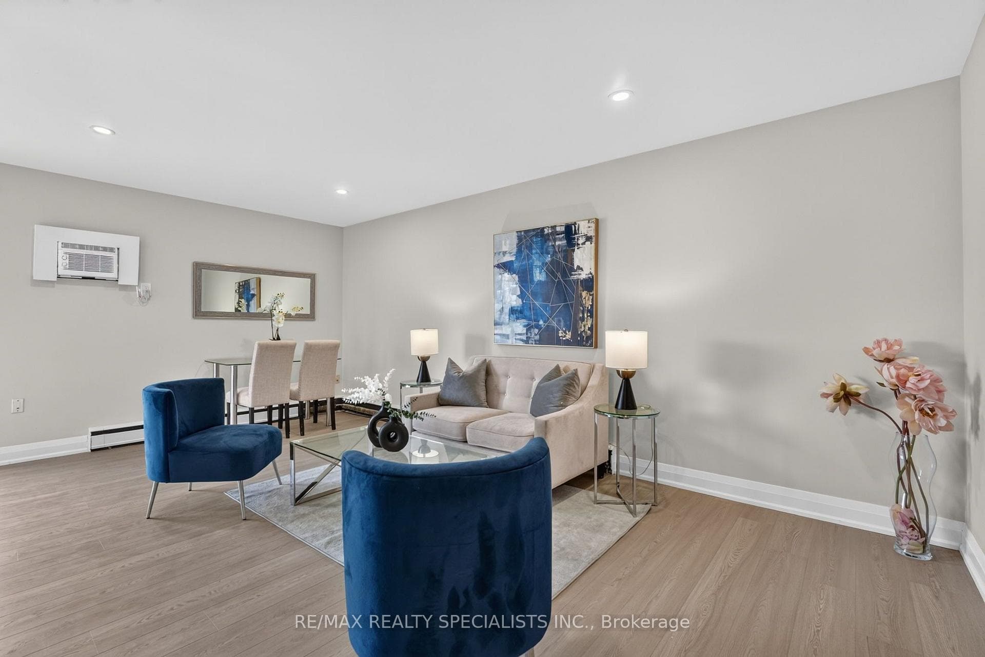 426 Queenston Street Unit 33