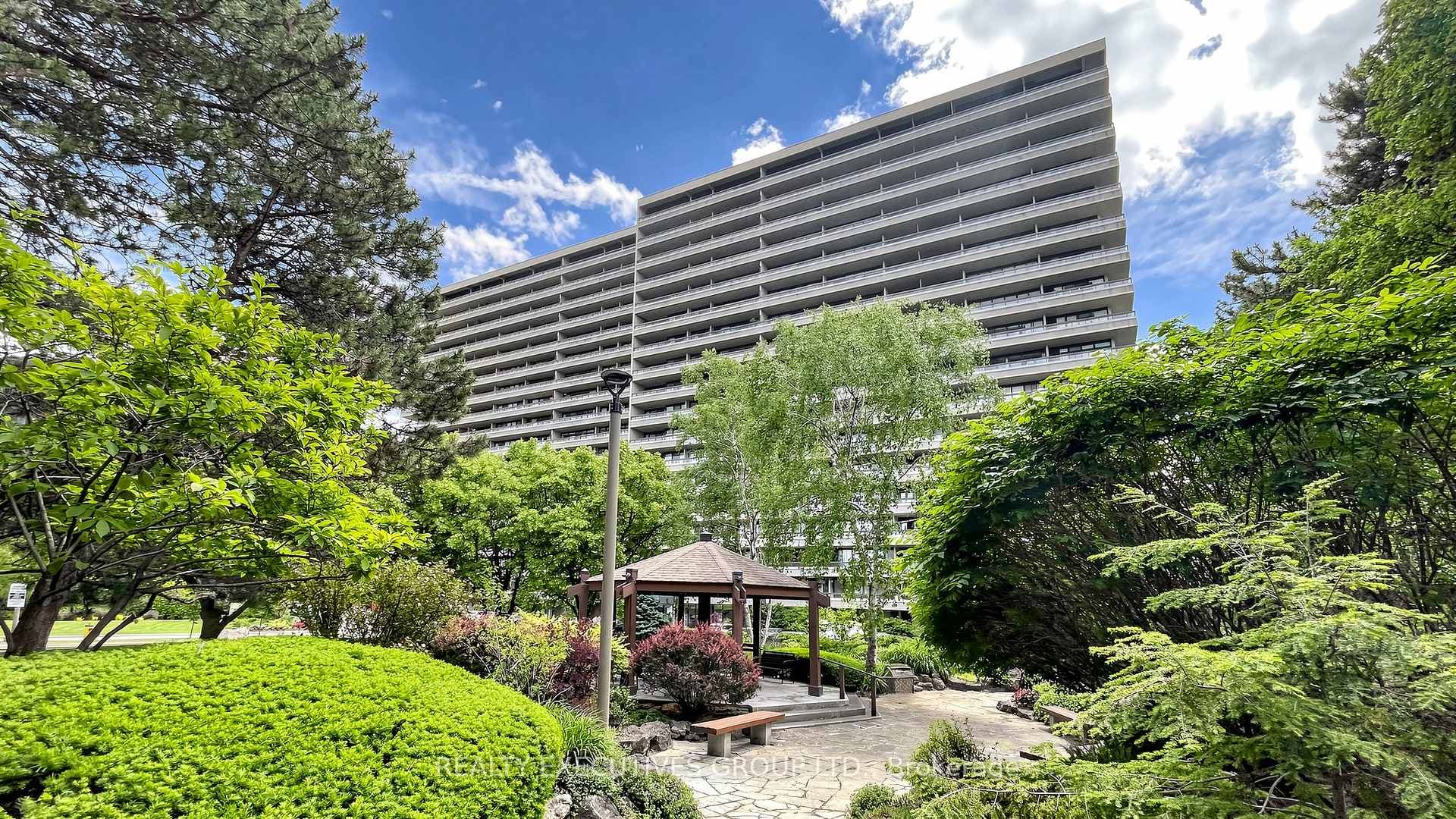 8111 Yonge Street Unit 206