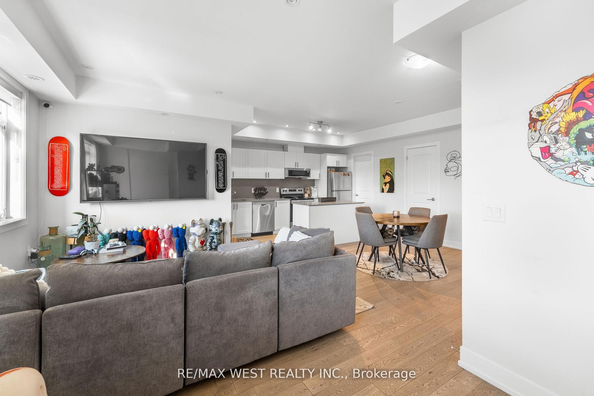 1062 Douglas McCurdy Common Unit 225