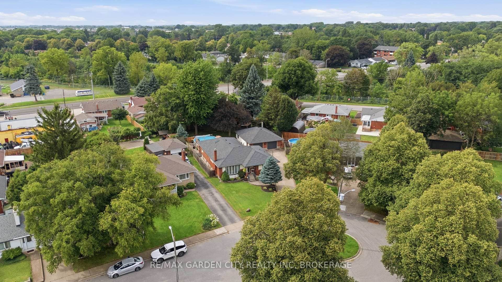 4993 RENDALL Crescent