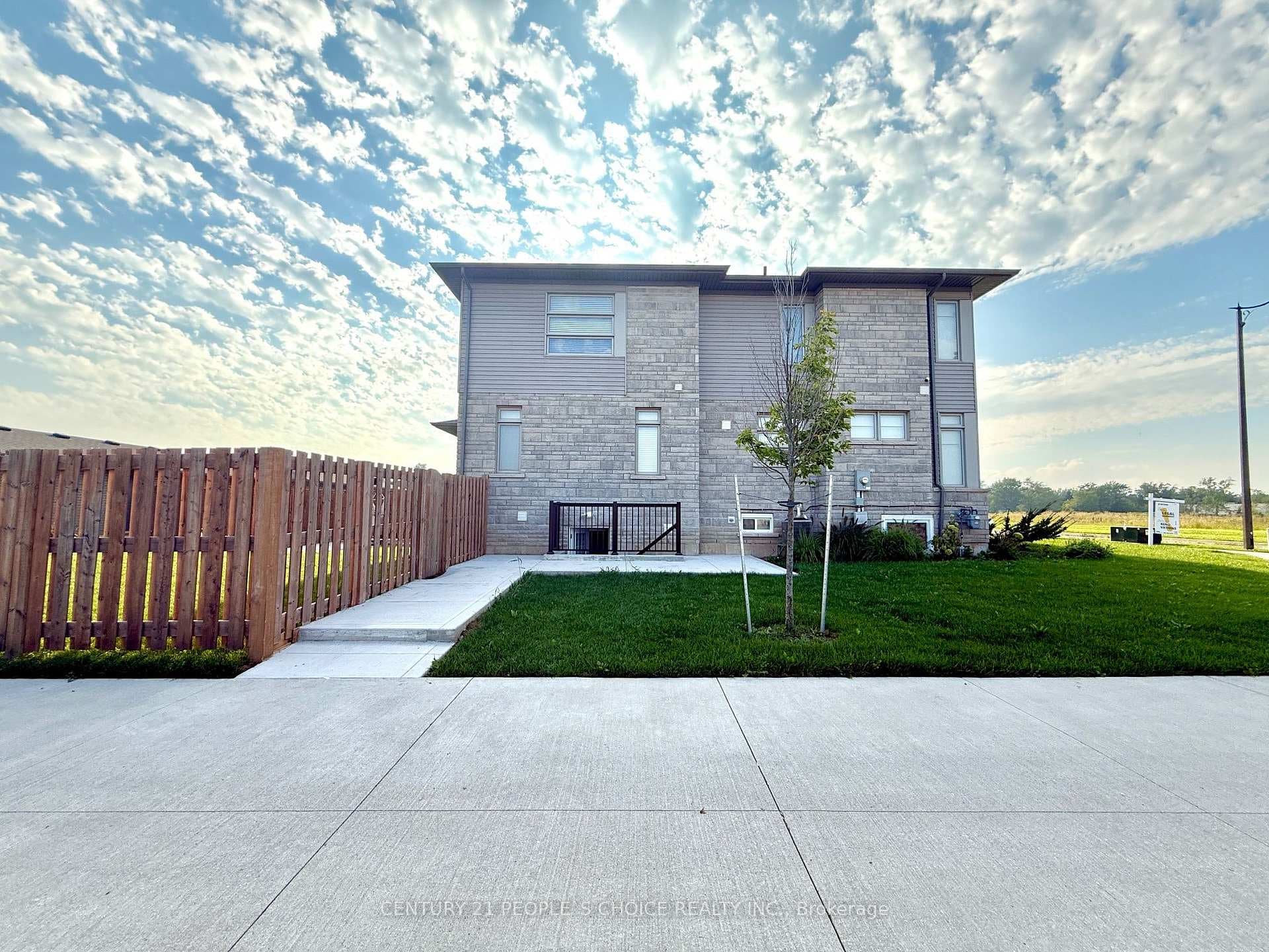 72 Summersides Boulevard Unit Basement