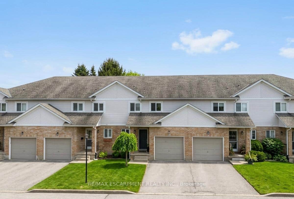 25 Meadowvale Drive Unit 3