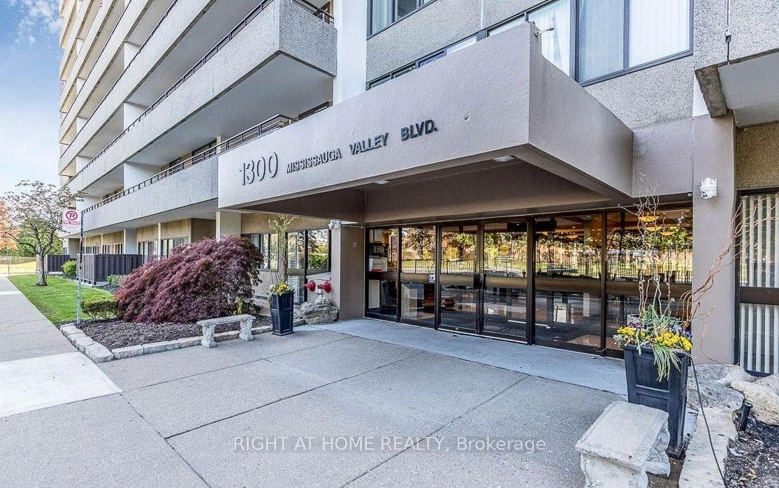 1300 Mississauga Valley Boulevard Unit 305