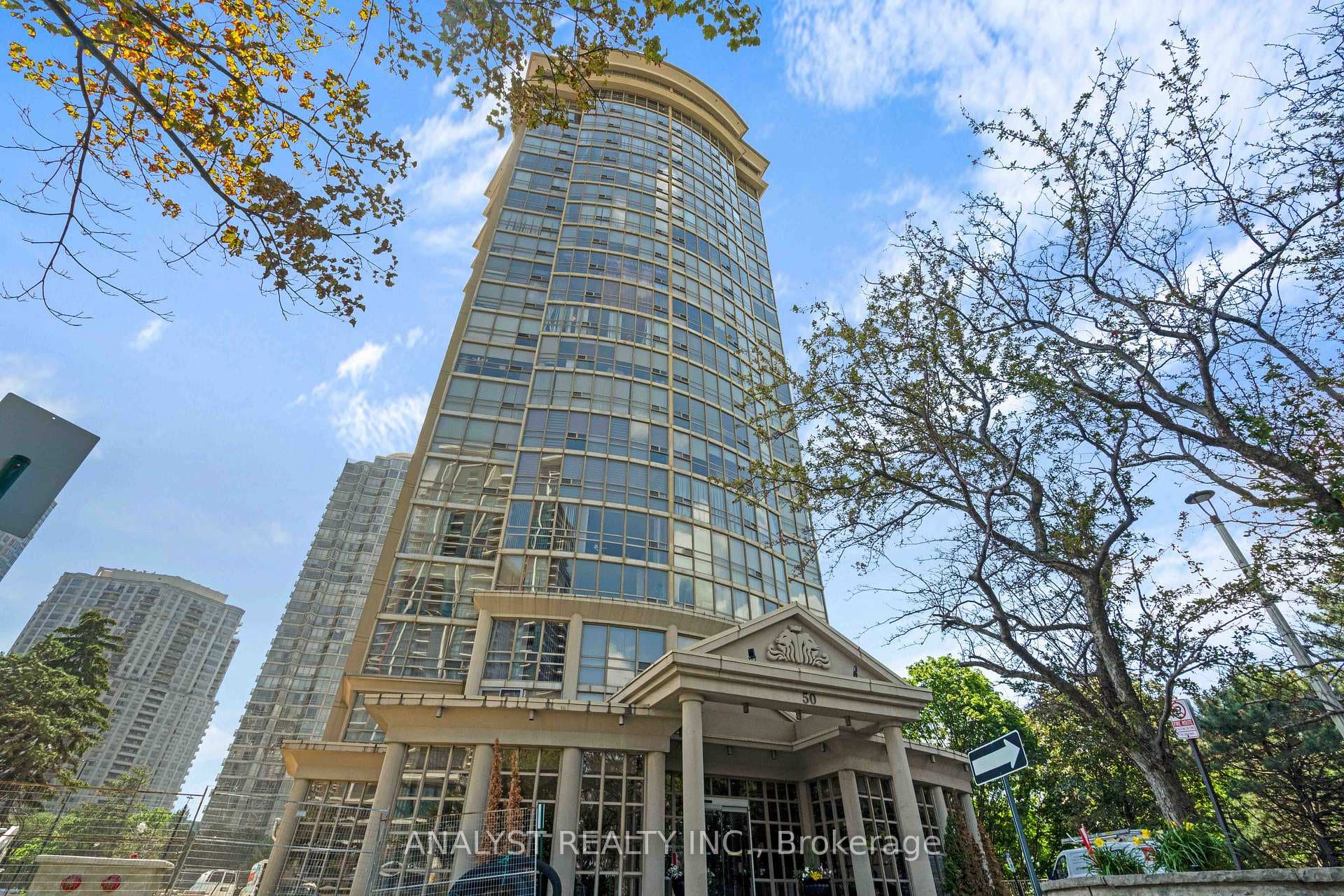 50 Eglinton Avenue Unit 909