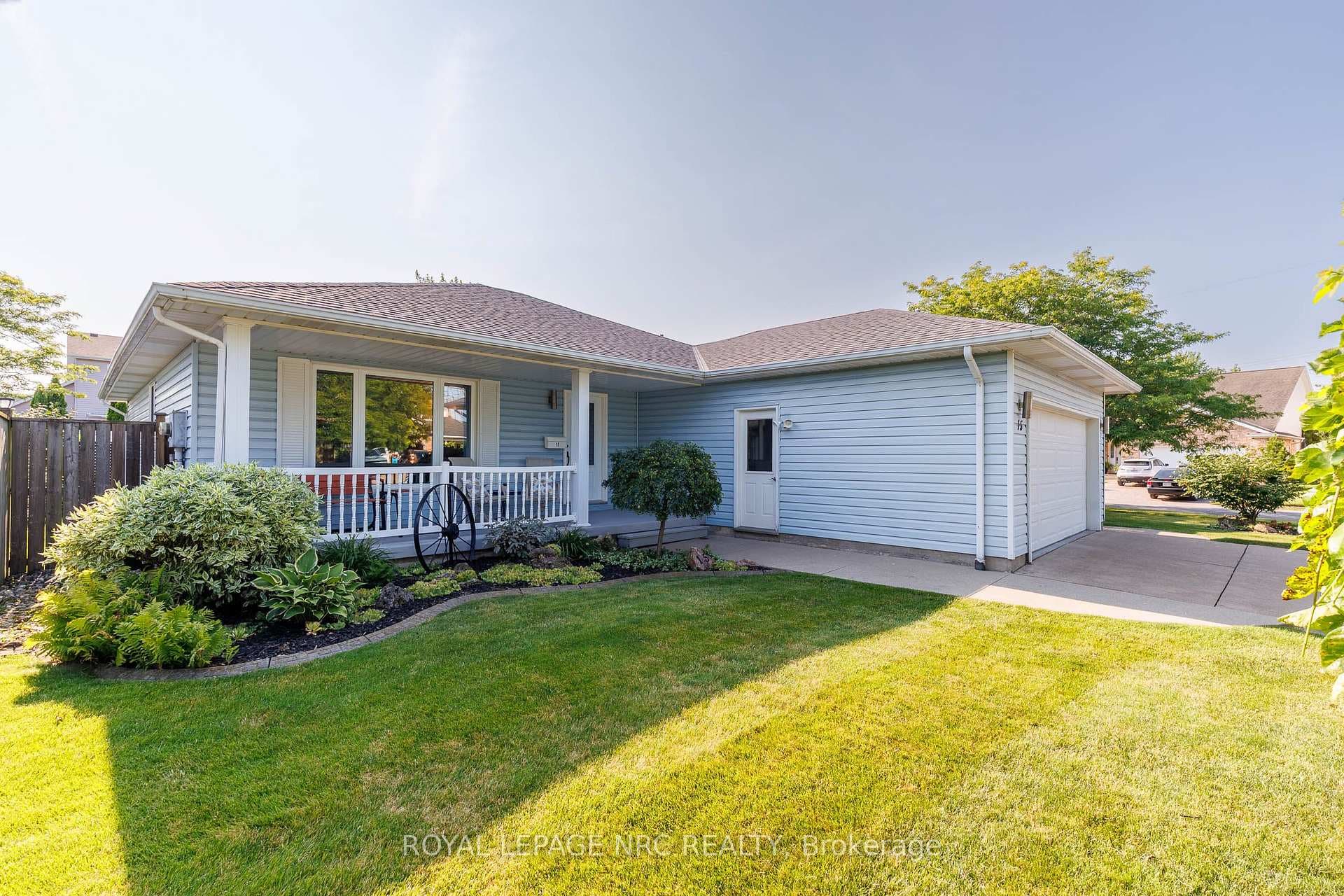 15 Foxhill Crescent