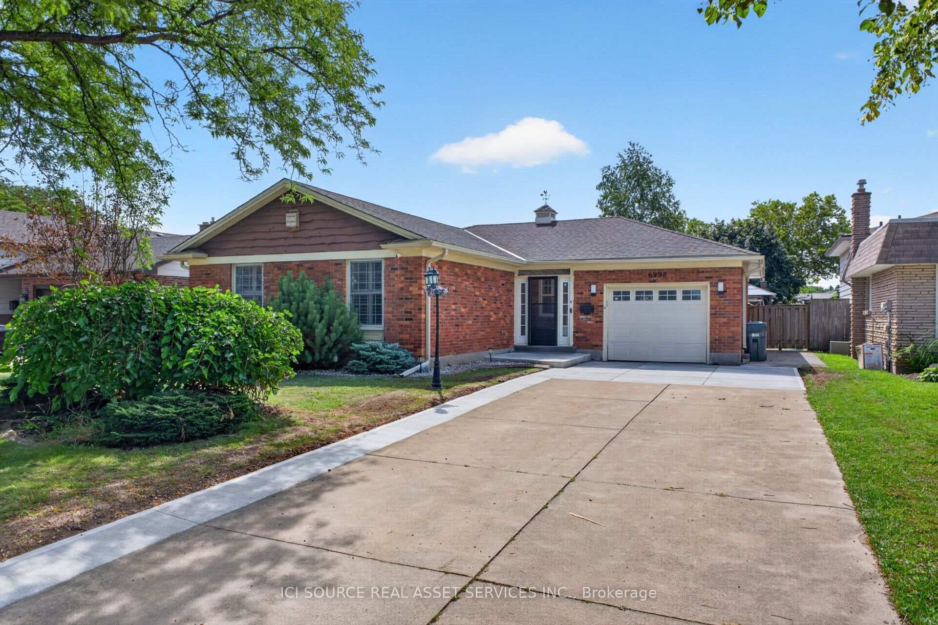 6998 Glengowan Crescent