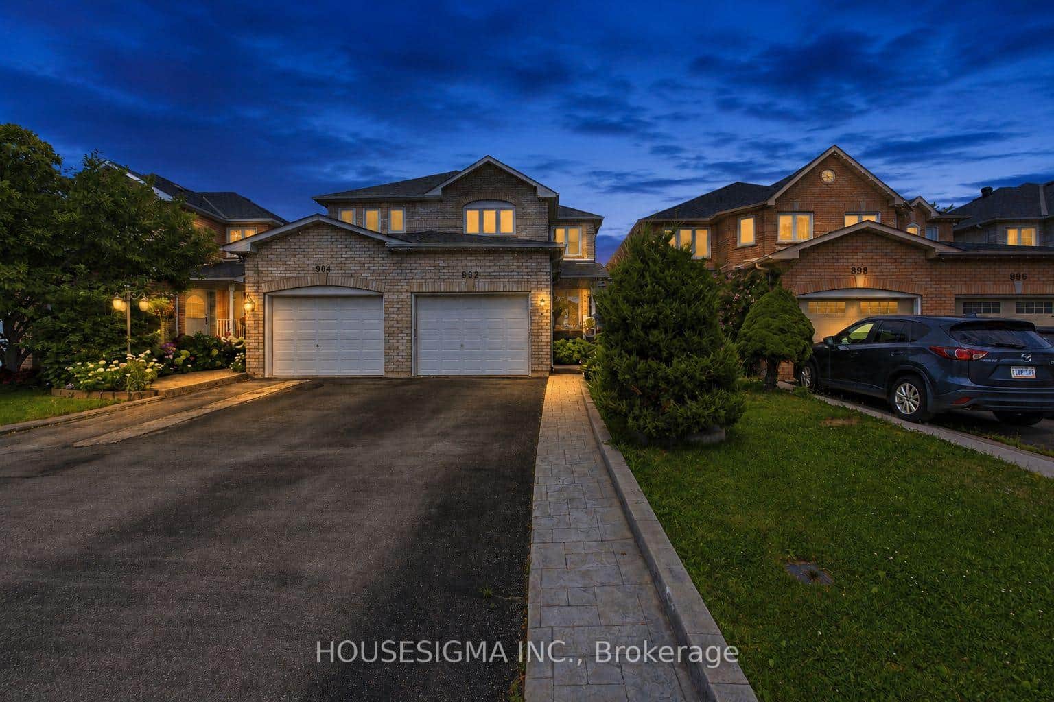 902 Applecroft Circle
