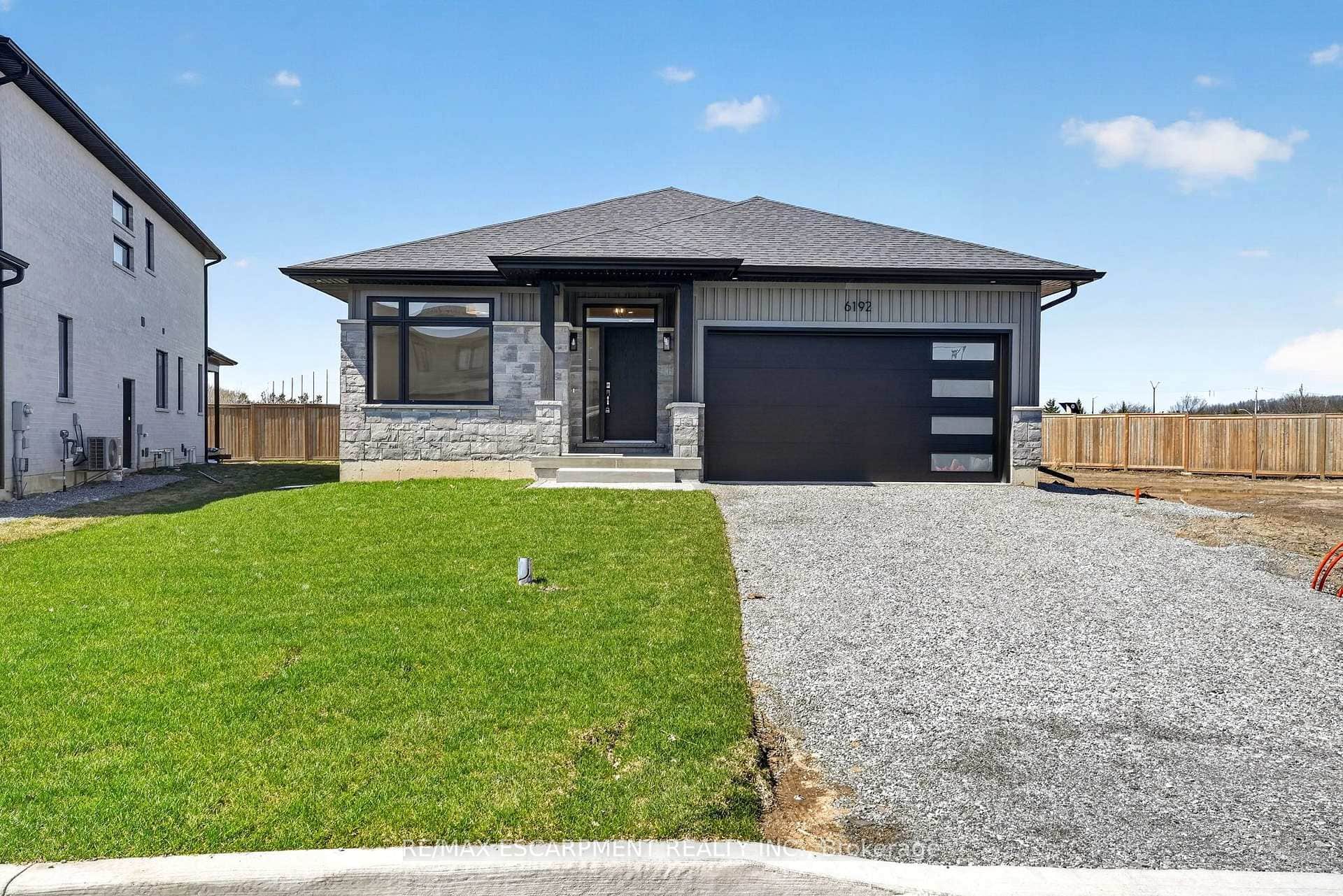 6192 Curlin Crescent