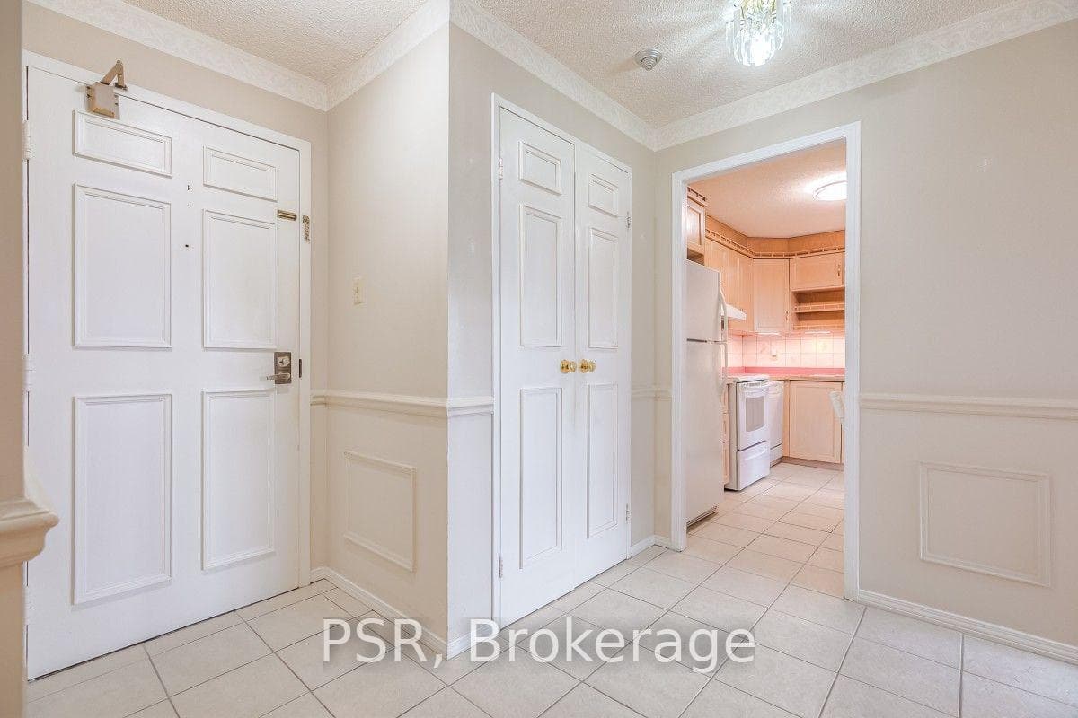 3695 Kaneff Crescent Unit 612