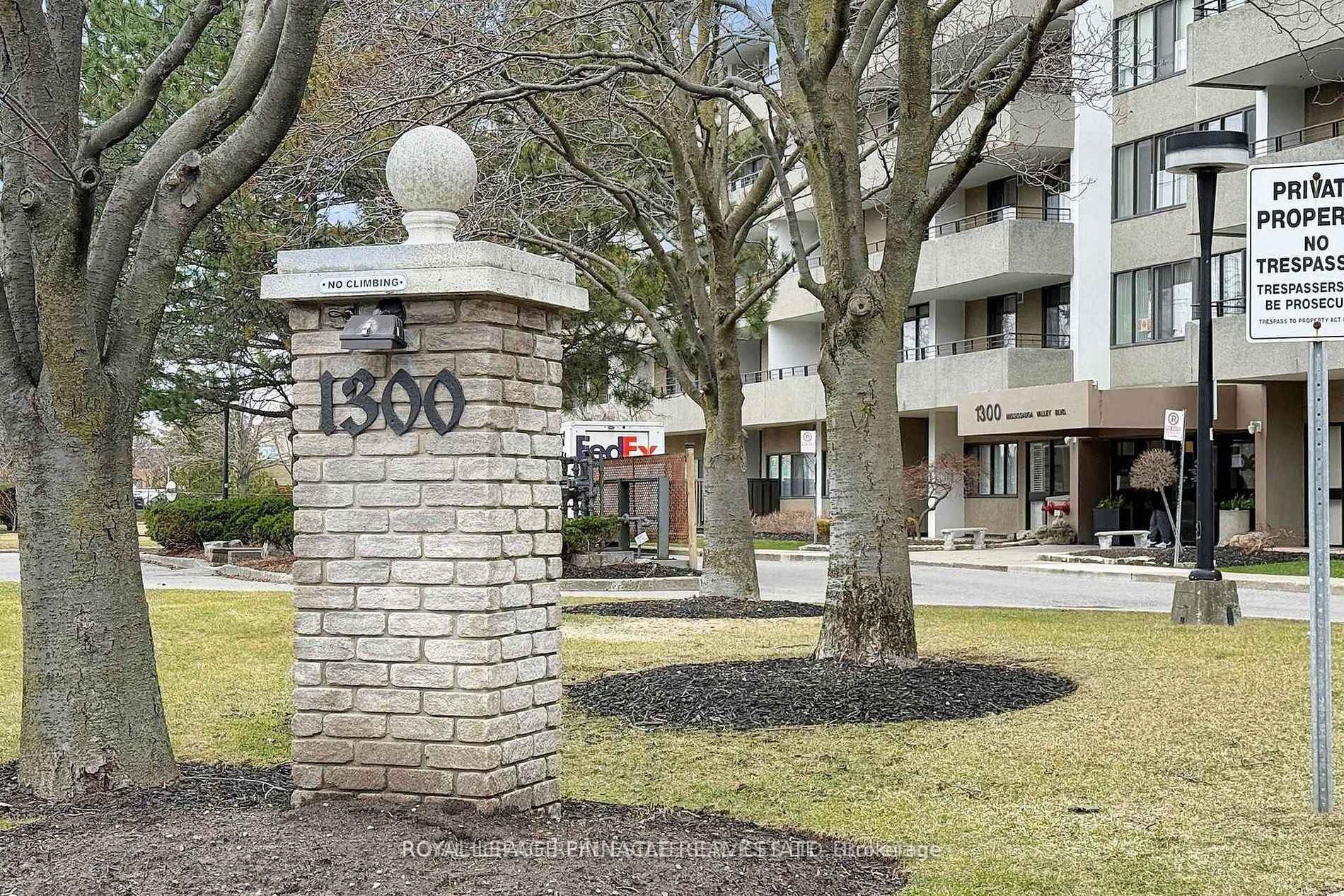 1300 Mississauga Valley Boulevard Unit 902