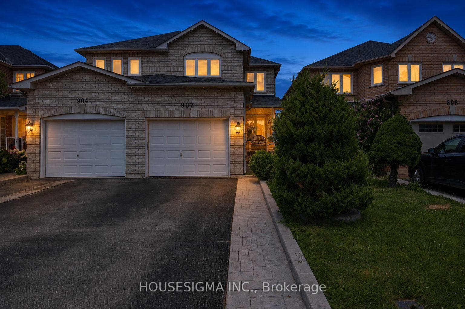 902 Applecroft Circle