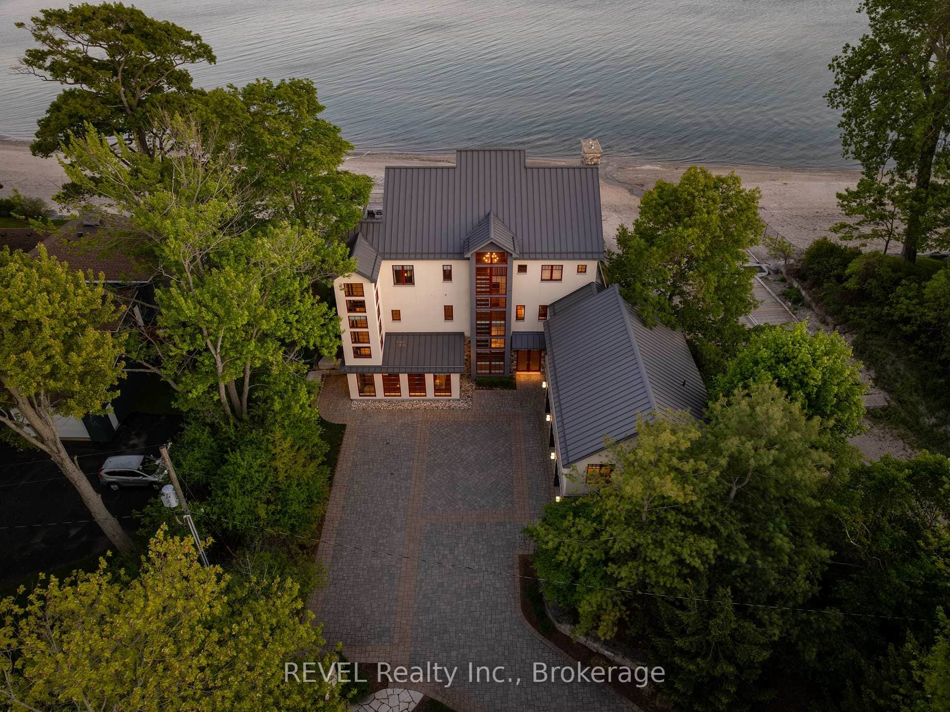 3067 Thunder Bay Road