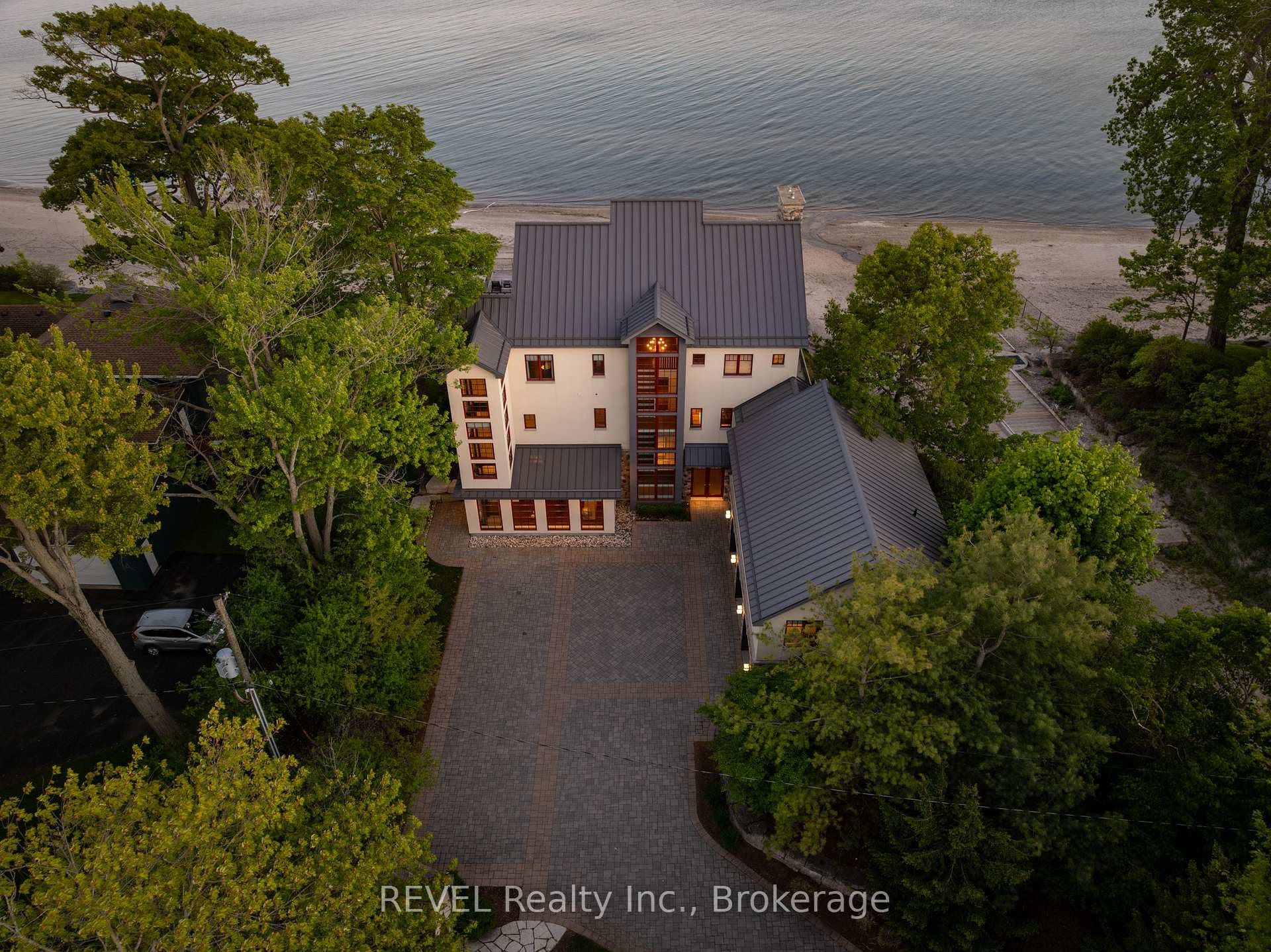 3067 Thunder Bay Road