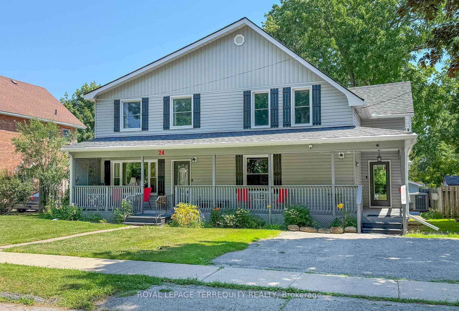 24 Simcoe Street