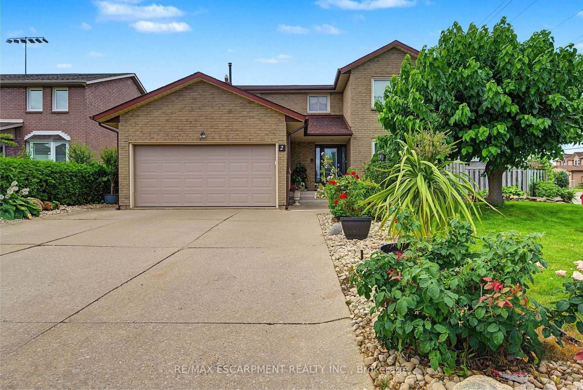 2 Cresthaven Drive