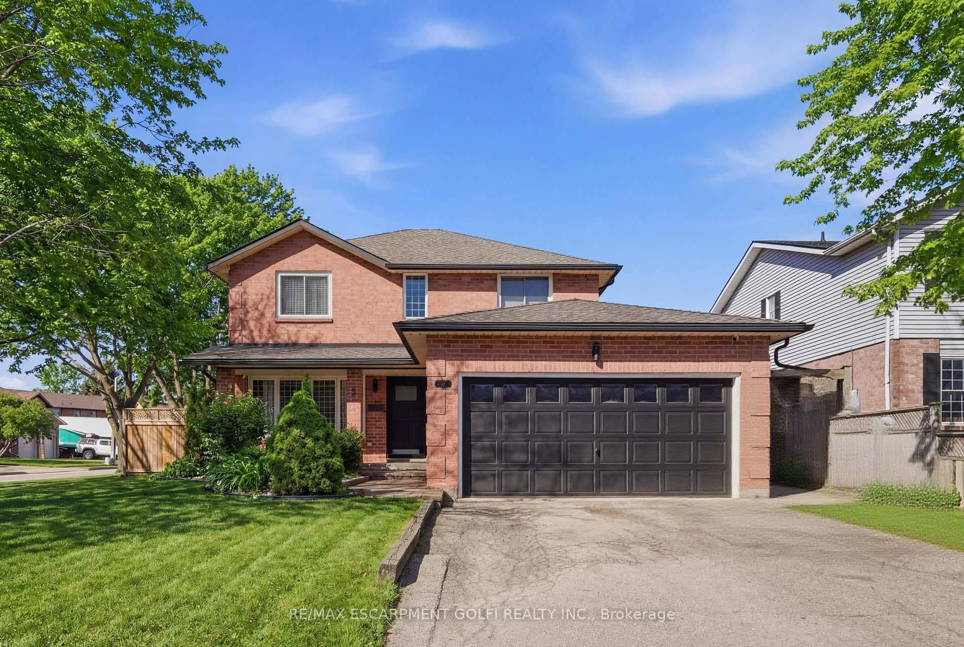2 Hickory Court