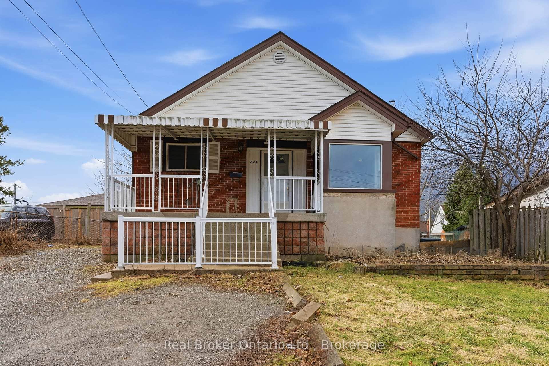 880 LAWRENCE Road