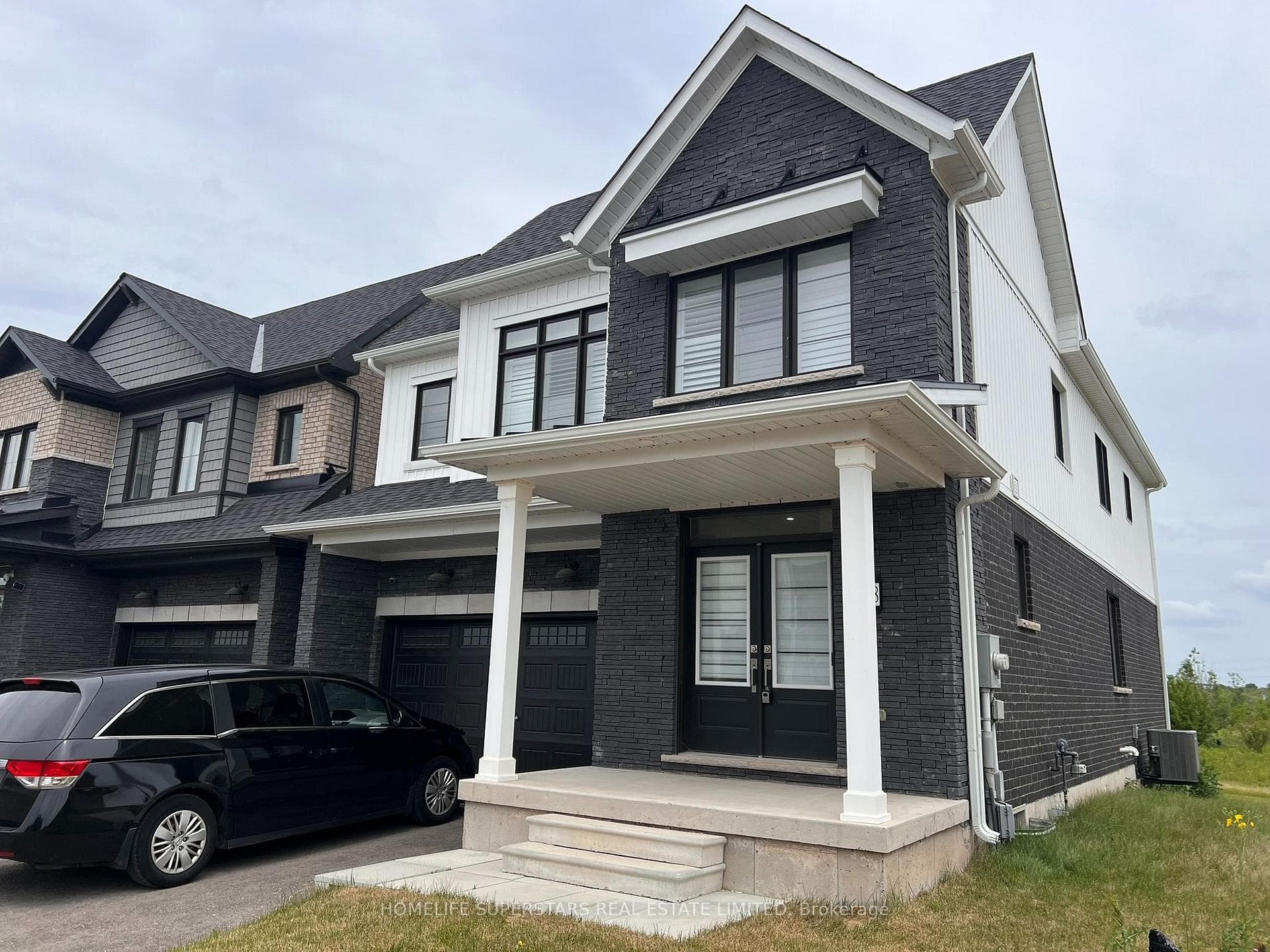 188 AVIRON Crescent