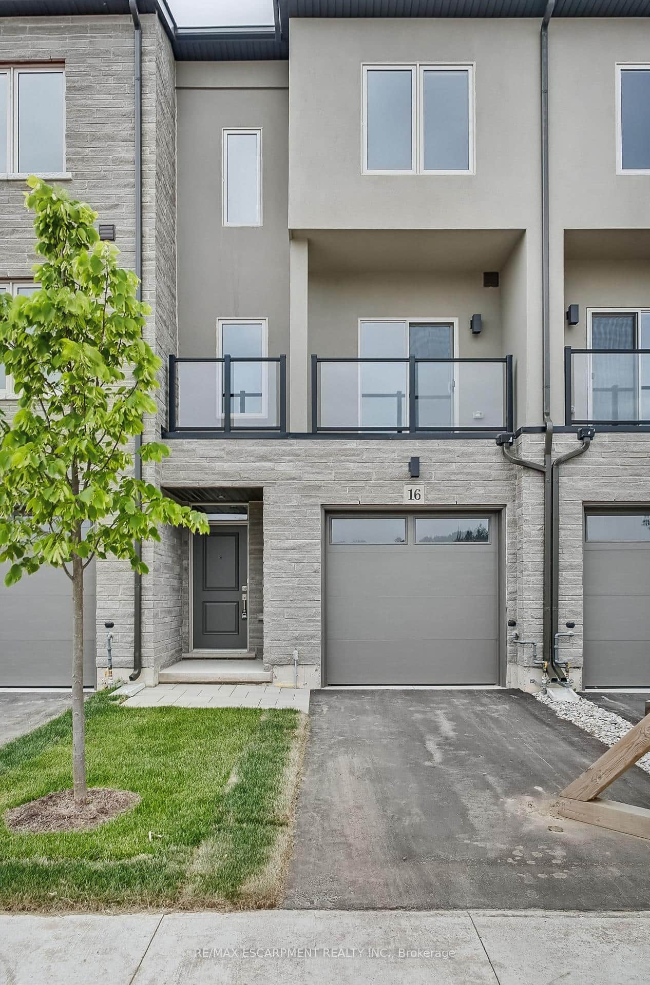 16 CLEAR VALLEY Lane