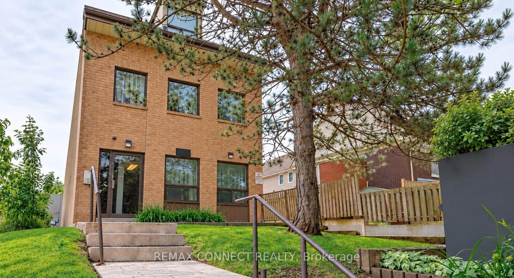 4872 Valley Way Unit 303