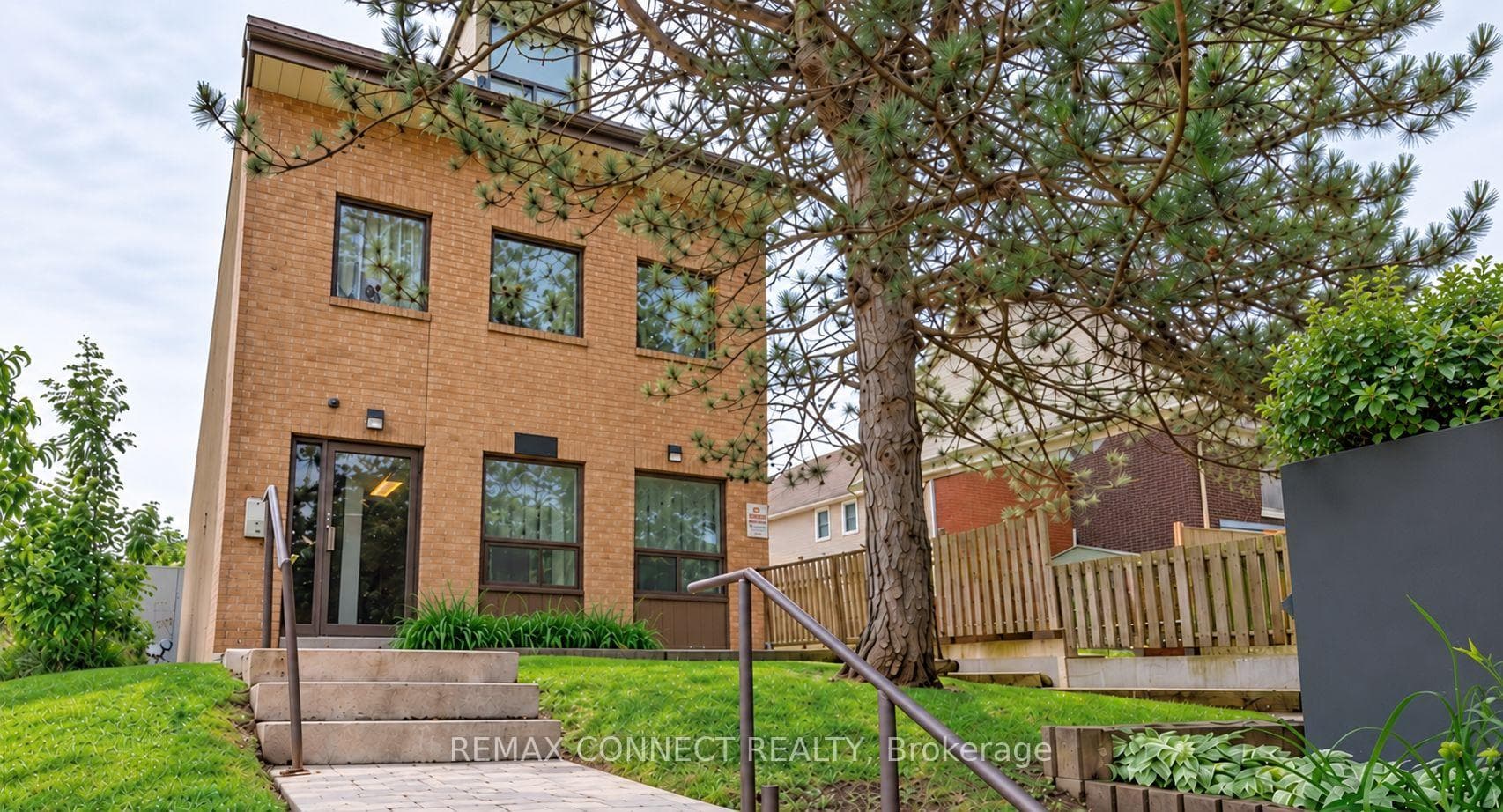 4872 Valley Way Unit 303