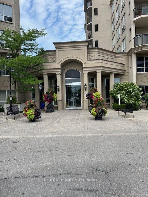 2 Maison Parc Court Unit 403
