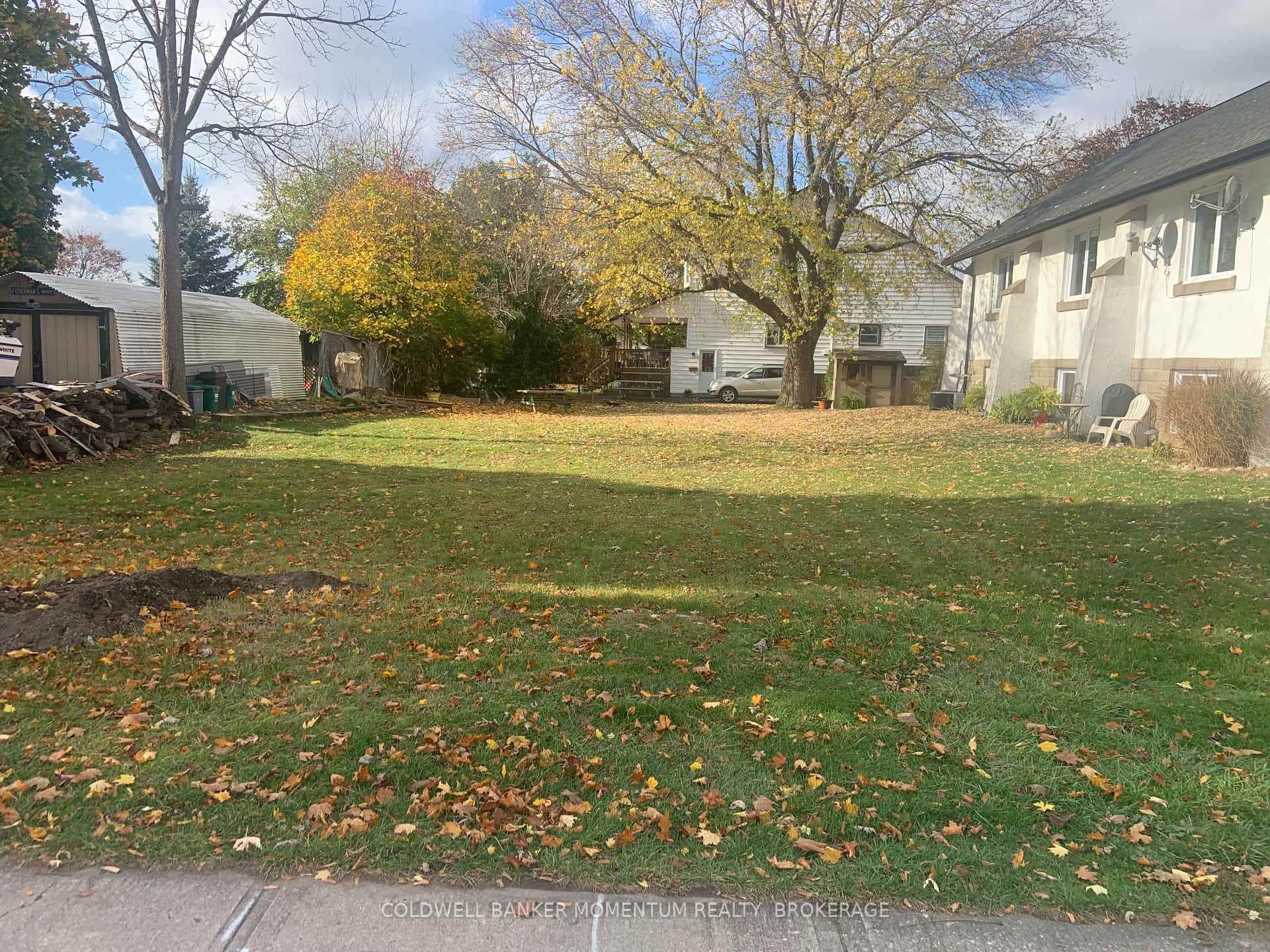 W/S Fielden Avenue