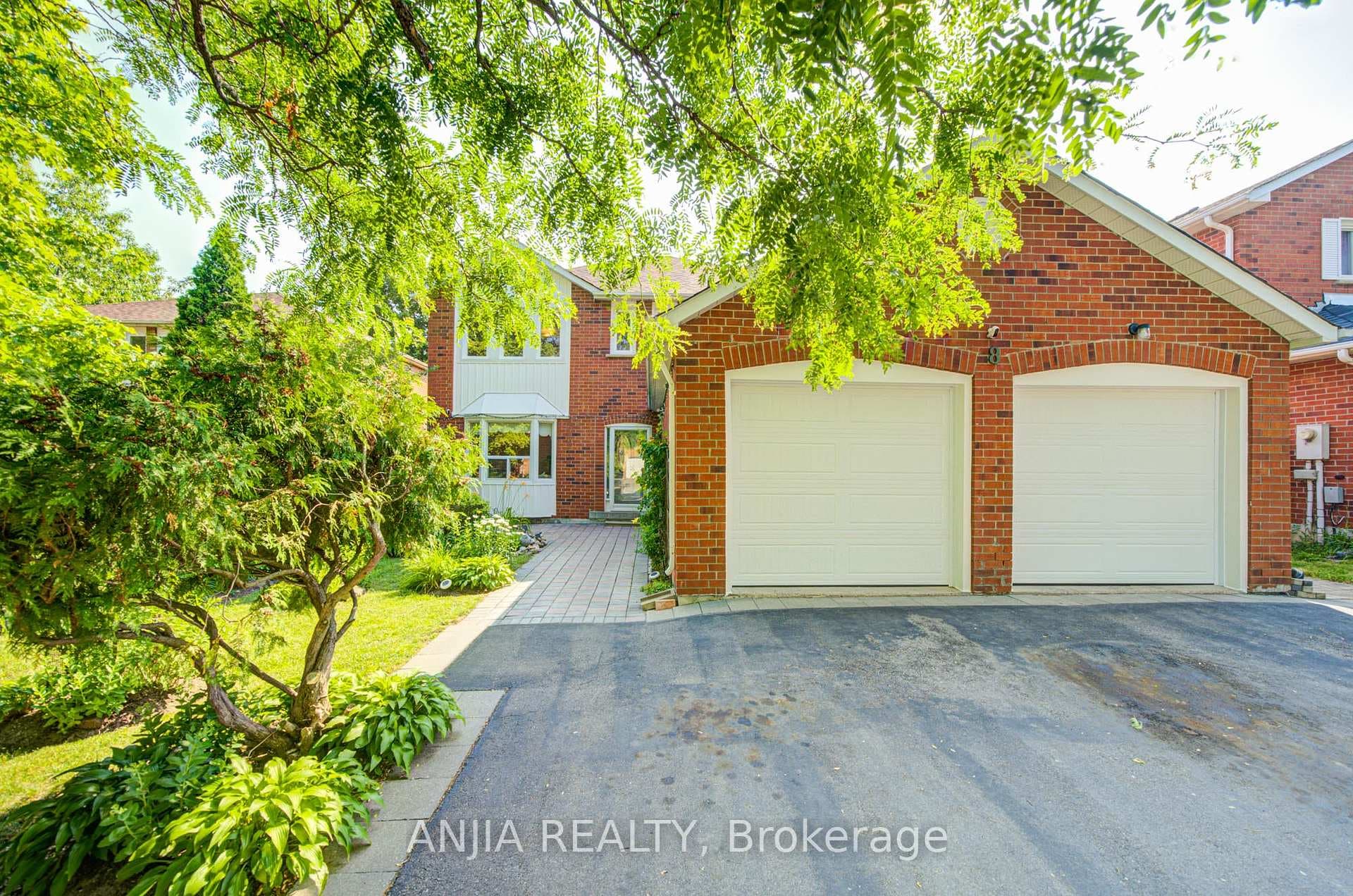8 Brooklyn Crescent