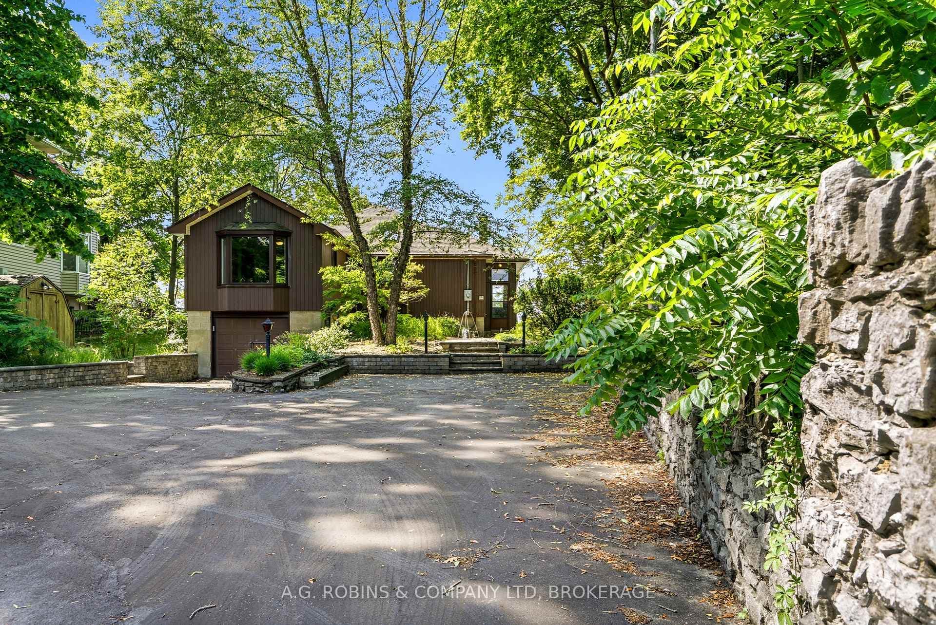 10599 Lakeshore Road