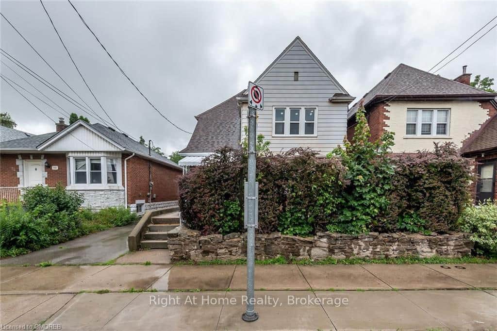 104 LONGWOOD Road Unit 2 Room #1